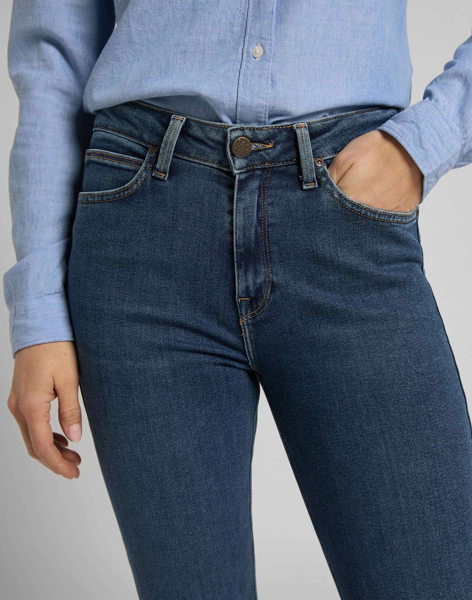 Scarlett High Zip in Mid Ely Jeans Lee
