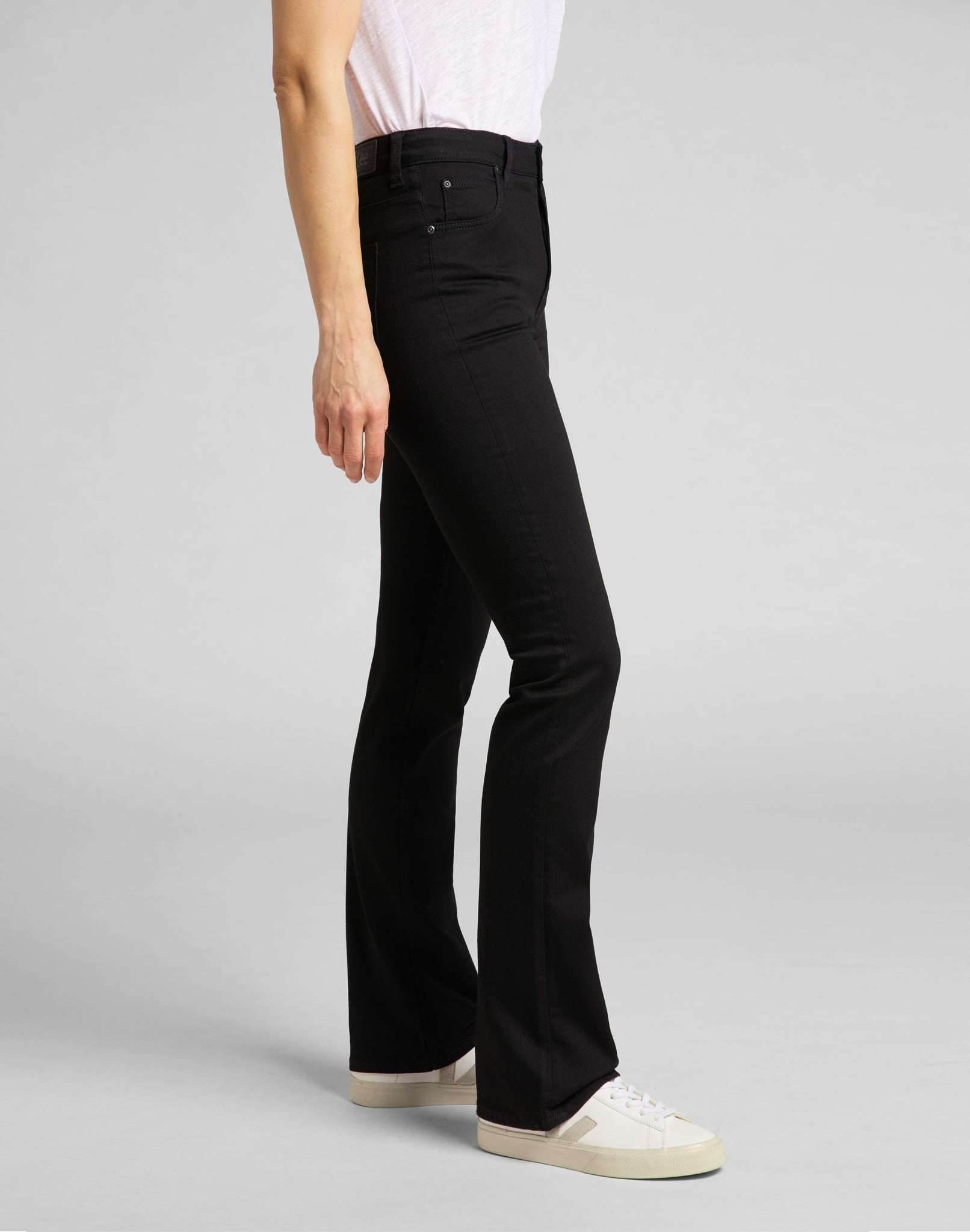 Breese Bootcut in Black Rinse Jeans Lee