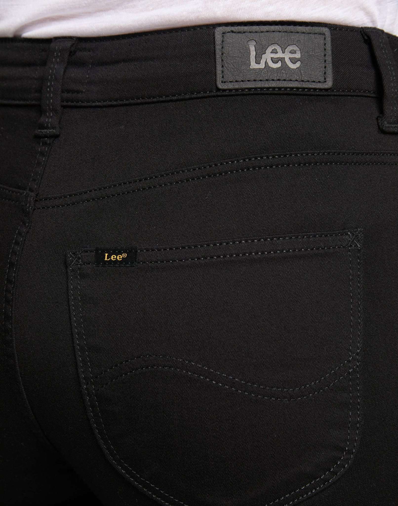 Breese Bootcut in Black Rinse Jeans Lee