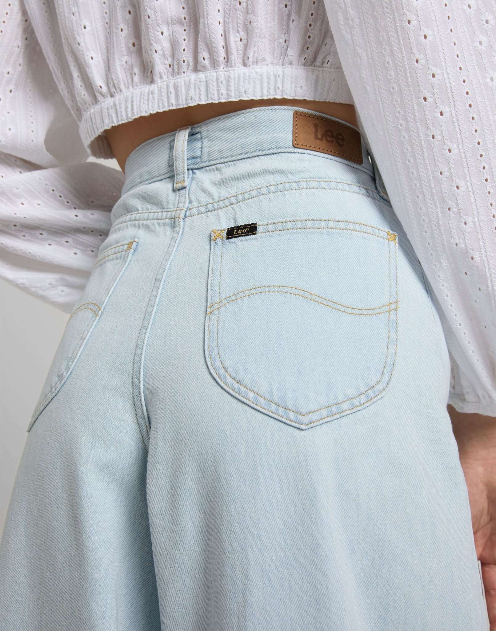 Drew in Light Fallon Jeans Lee