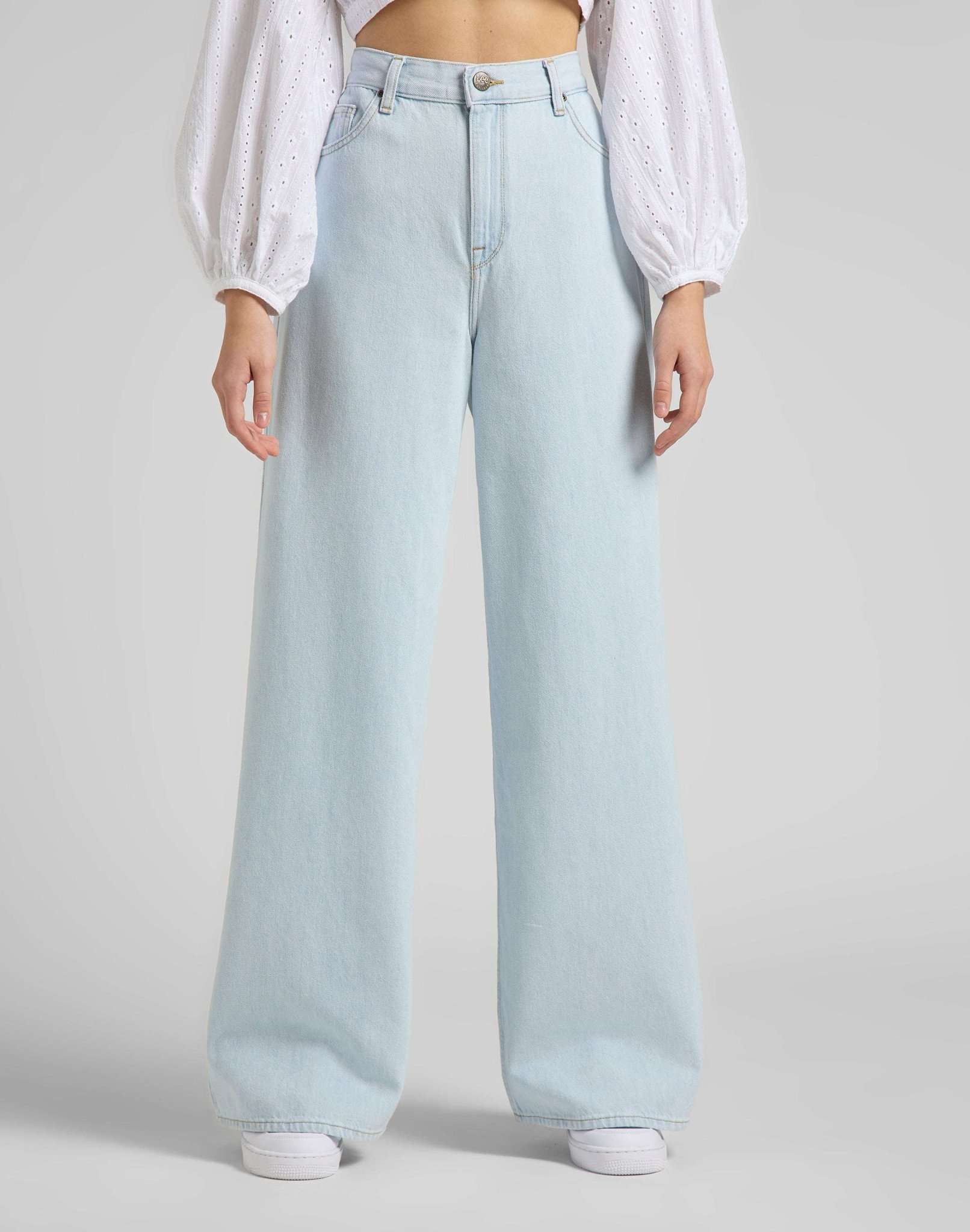 Drew in Light Fallon Jeans Lee