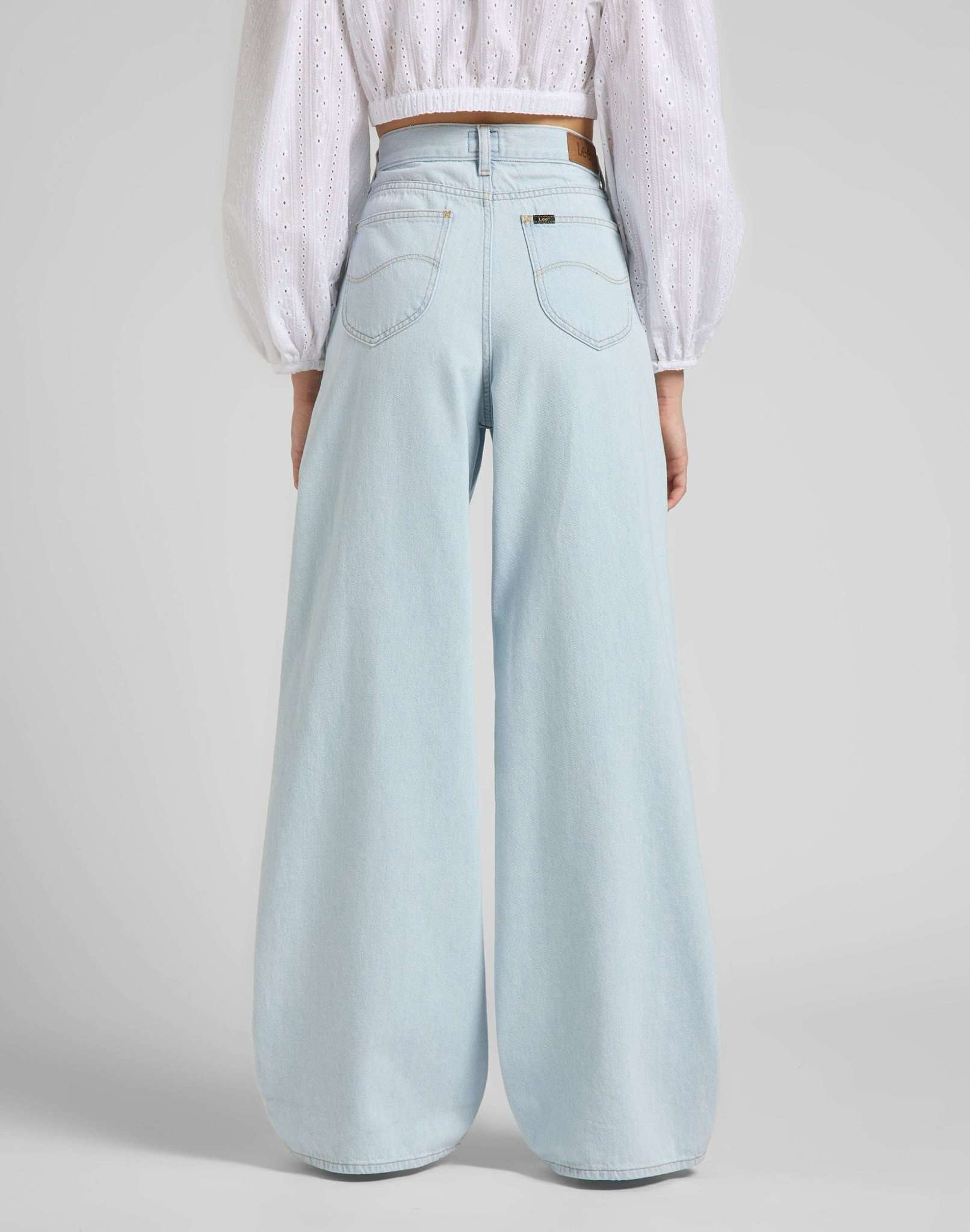 Drew in Light Fallon Jeans Lee