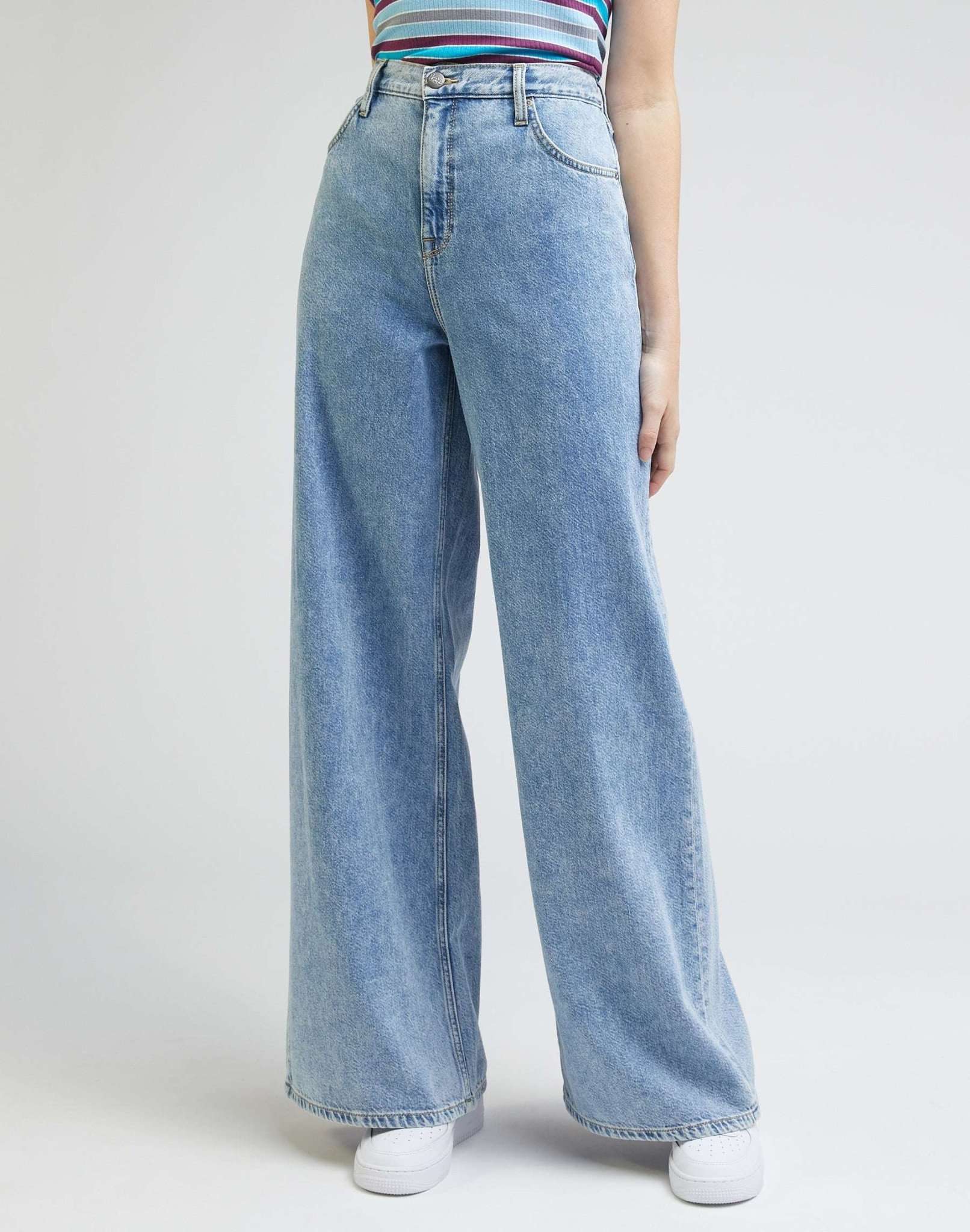 Drew in Frosted Blue Jeans Lee