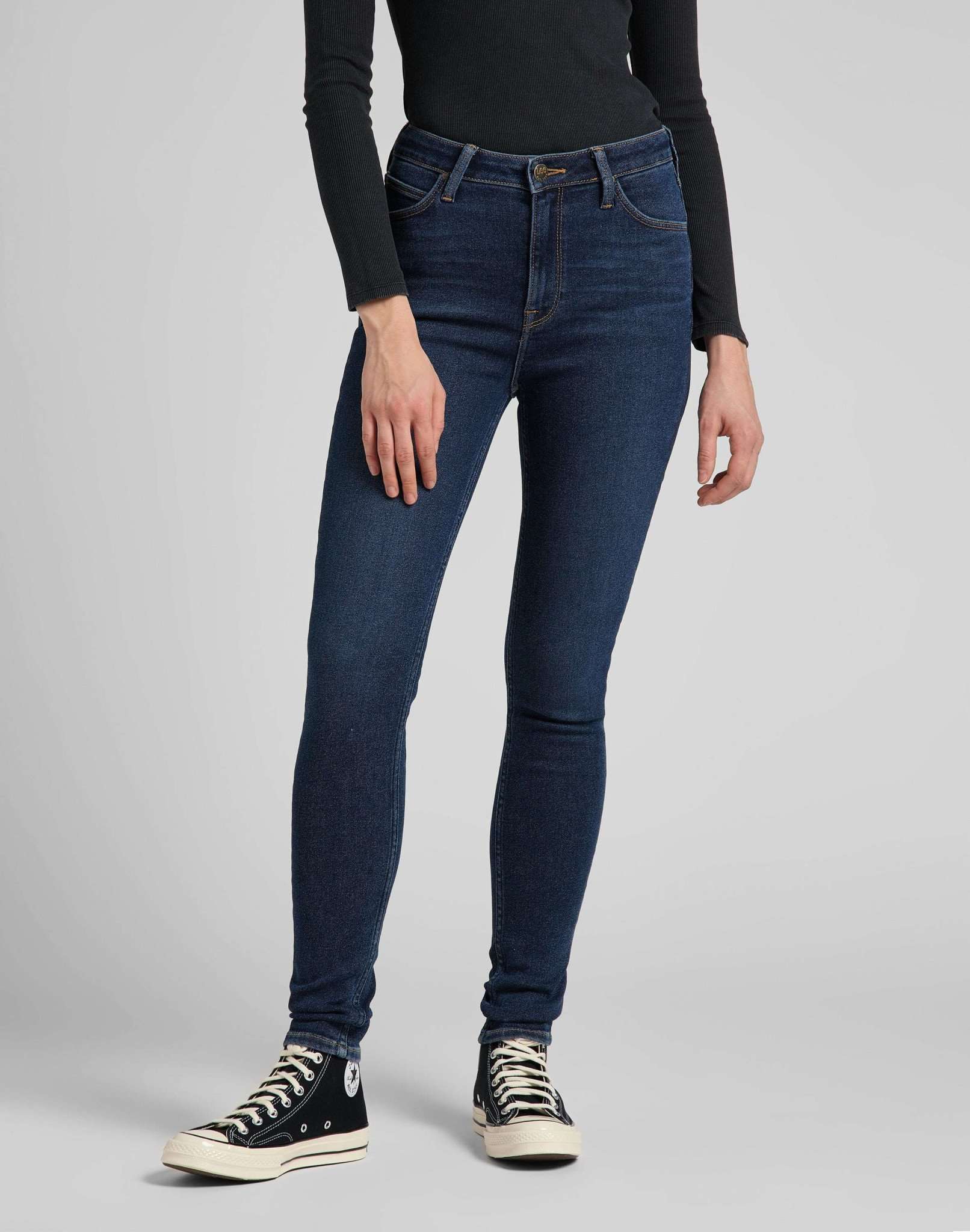 Ivy in Worn Willow Jeans Lee