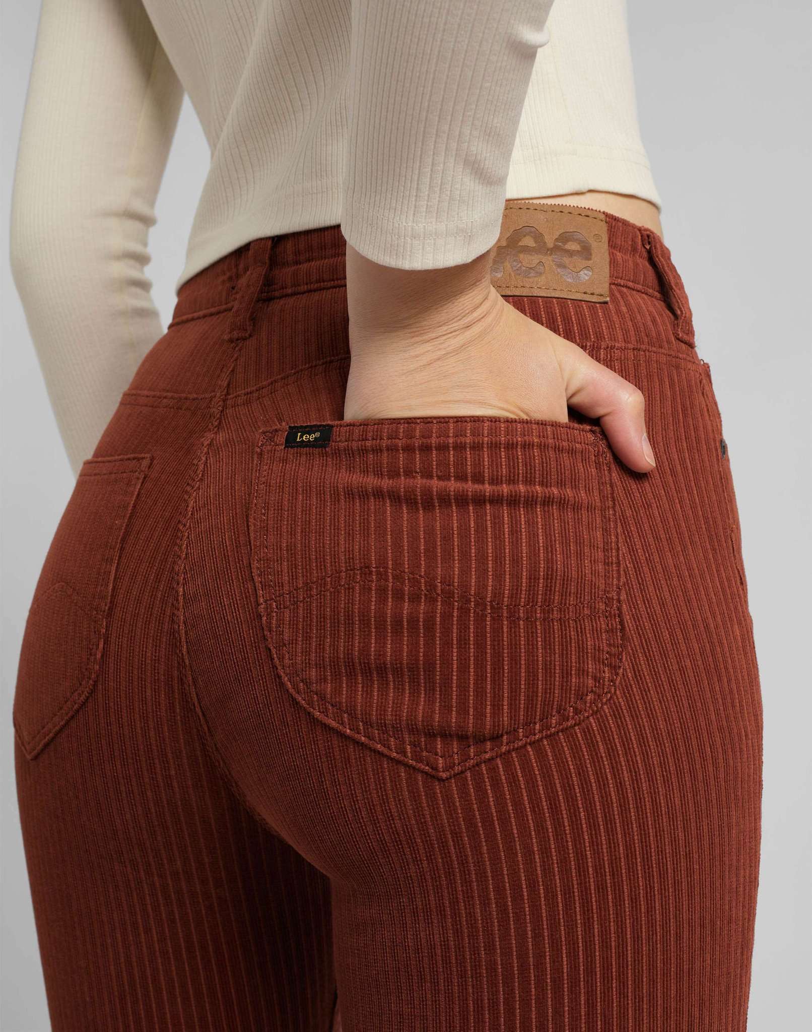 Breese Corduroy in Sweet Maple Hosen Lee   