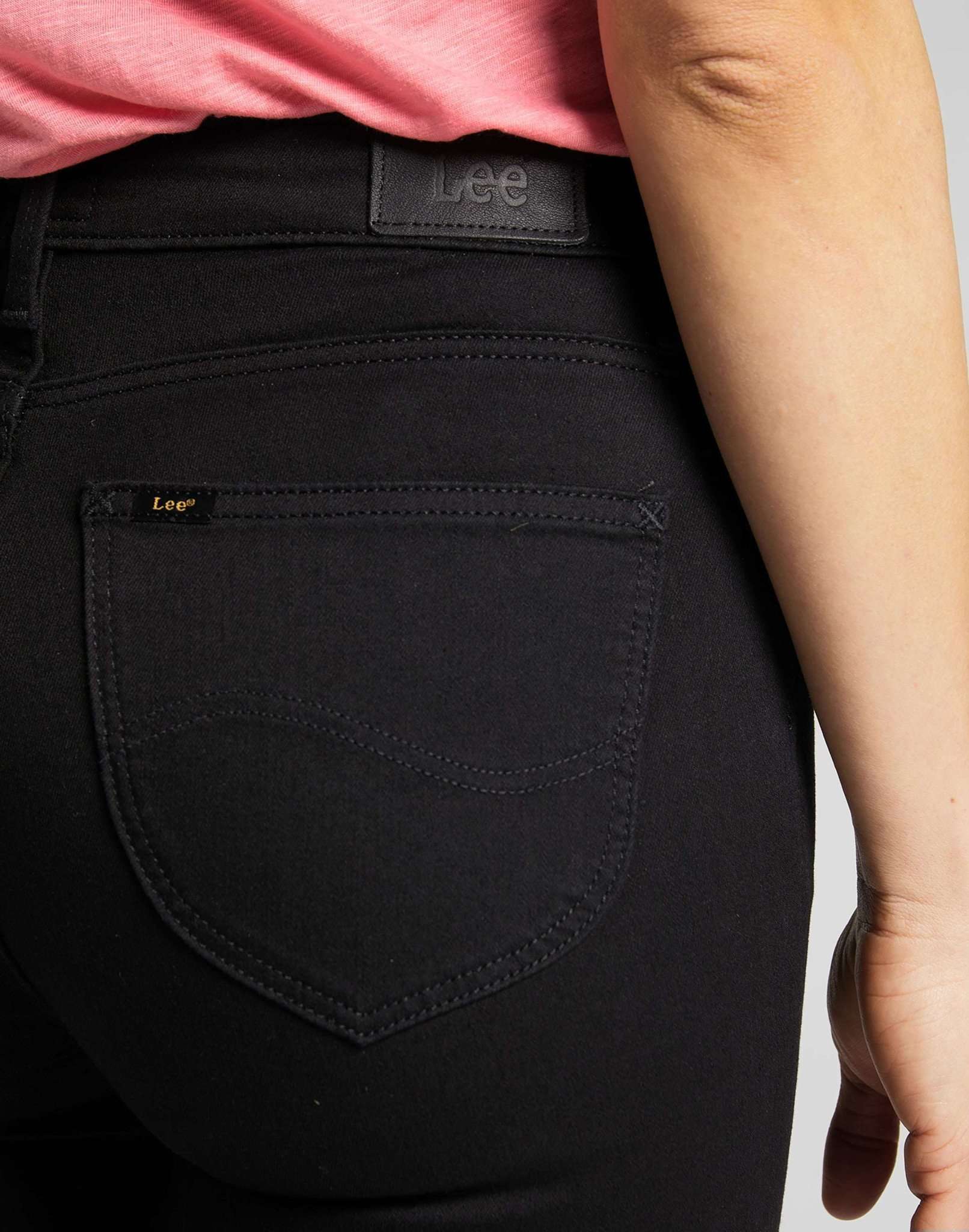 Breese in Black Rinse Jeans Lee