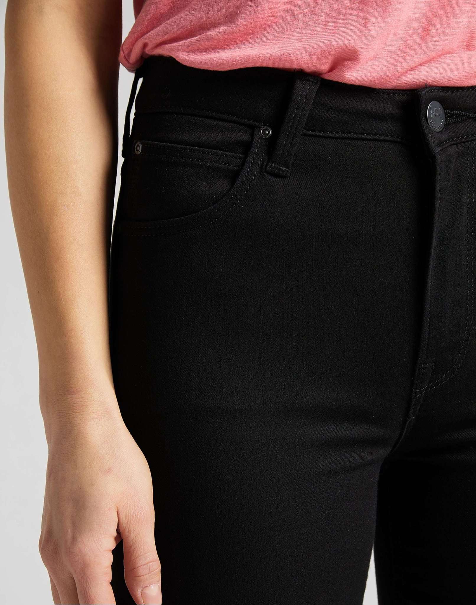 Breese in Black Rinse Jeans Lee