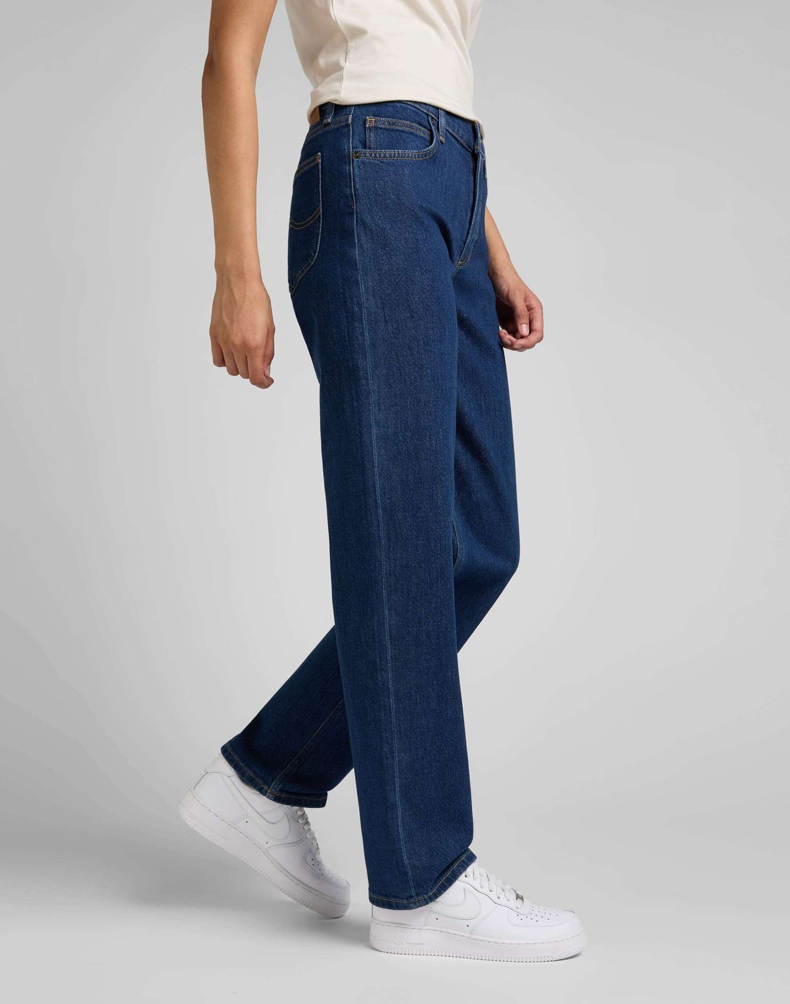 Jane in Dark Hydro Jeans Lee