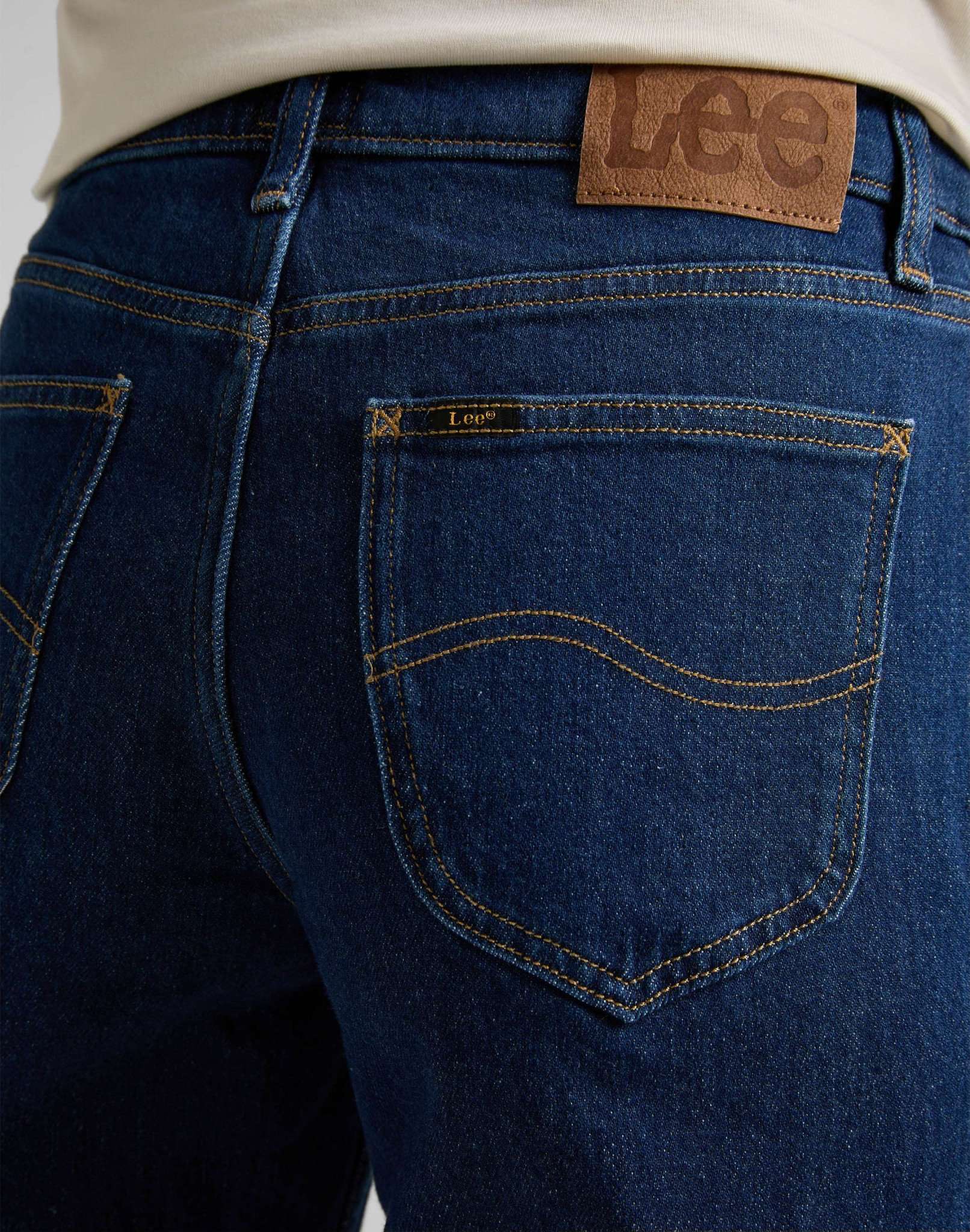 Jane in Dark Hydro Jeans Lee