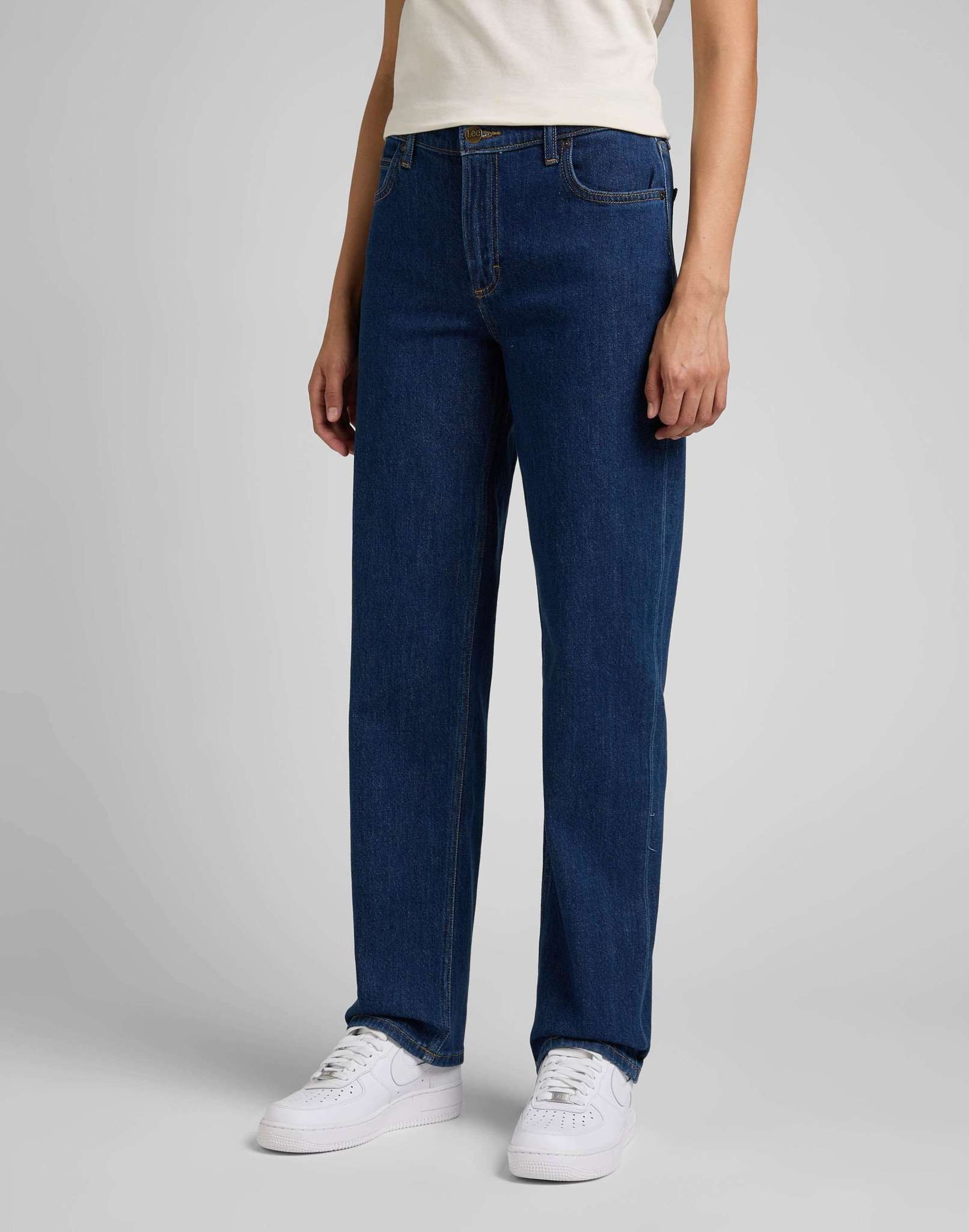 Jane in Dark Hydro Jeans Lee