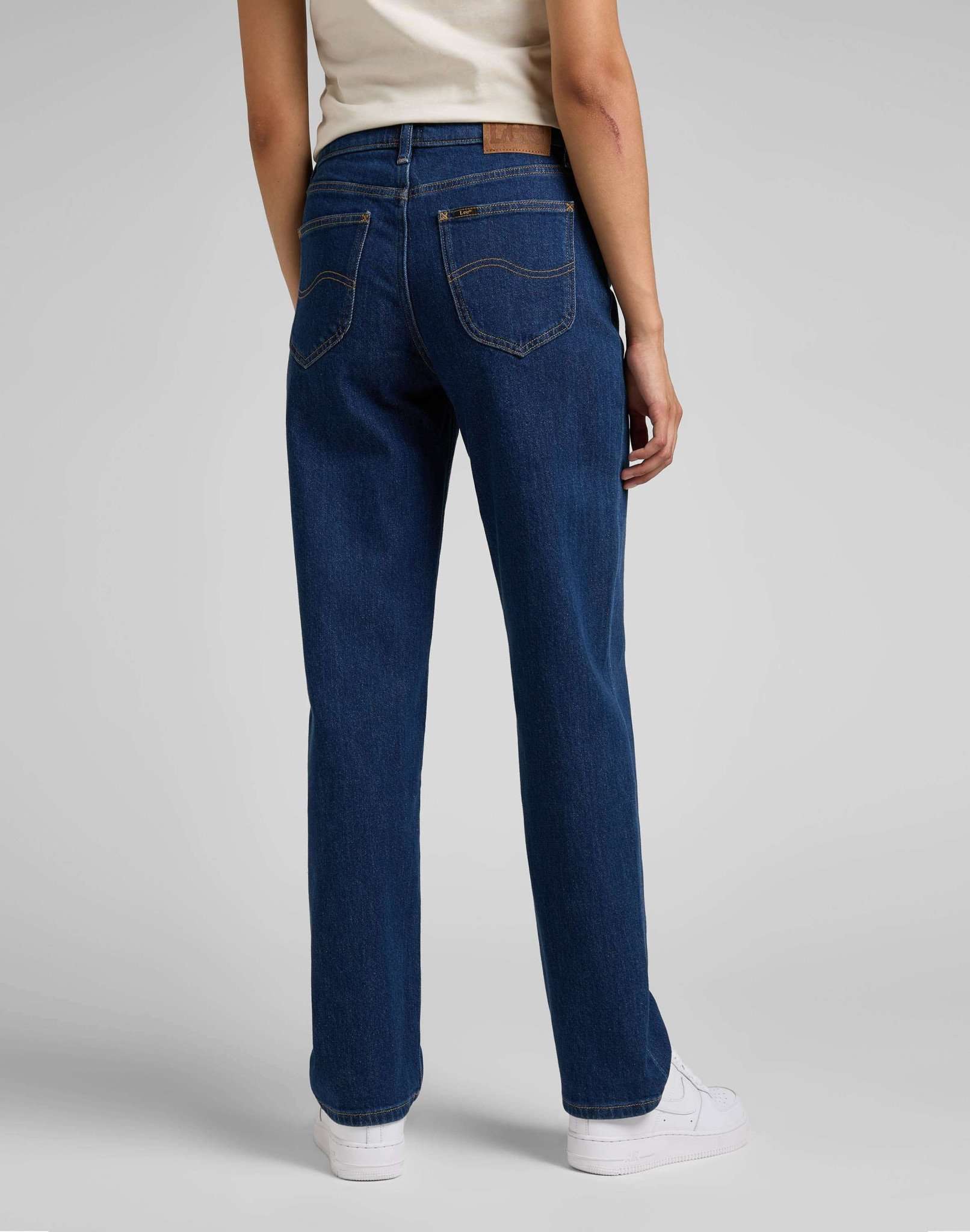 Jane in Dark Hydro Jeans Lee   