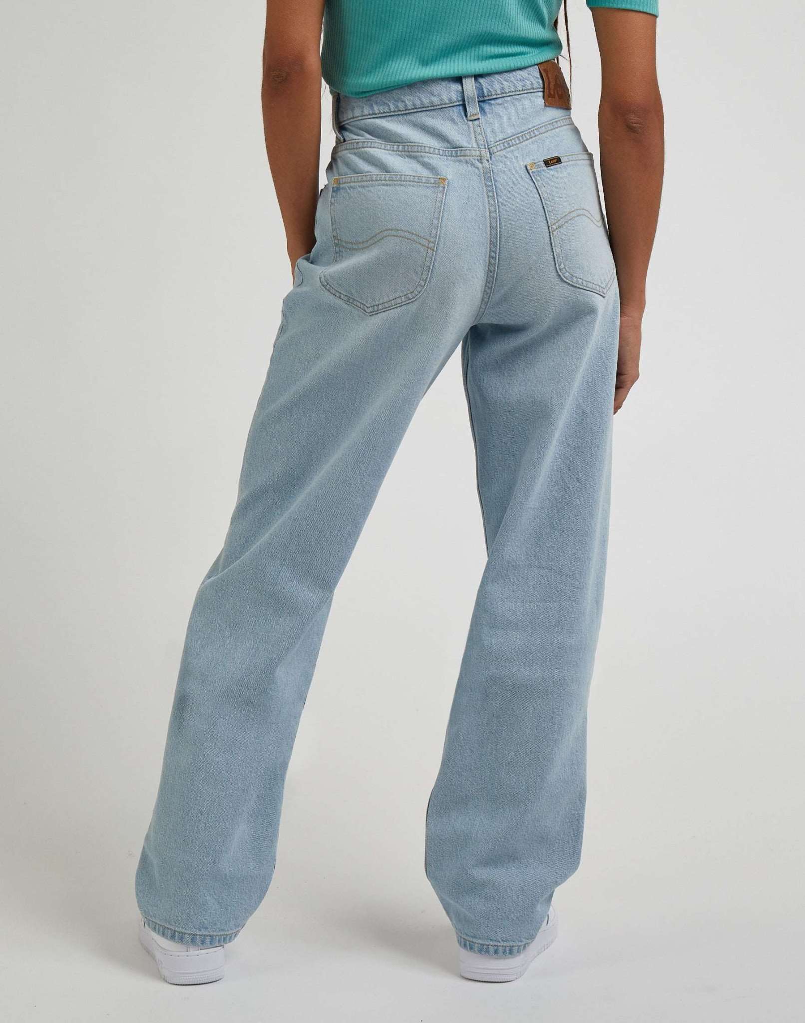 Jane in Soft Diffused Jeans Lee