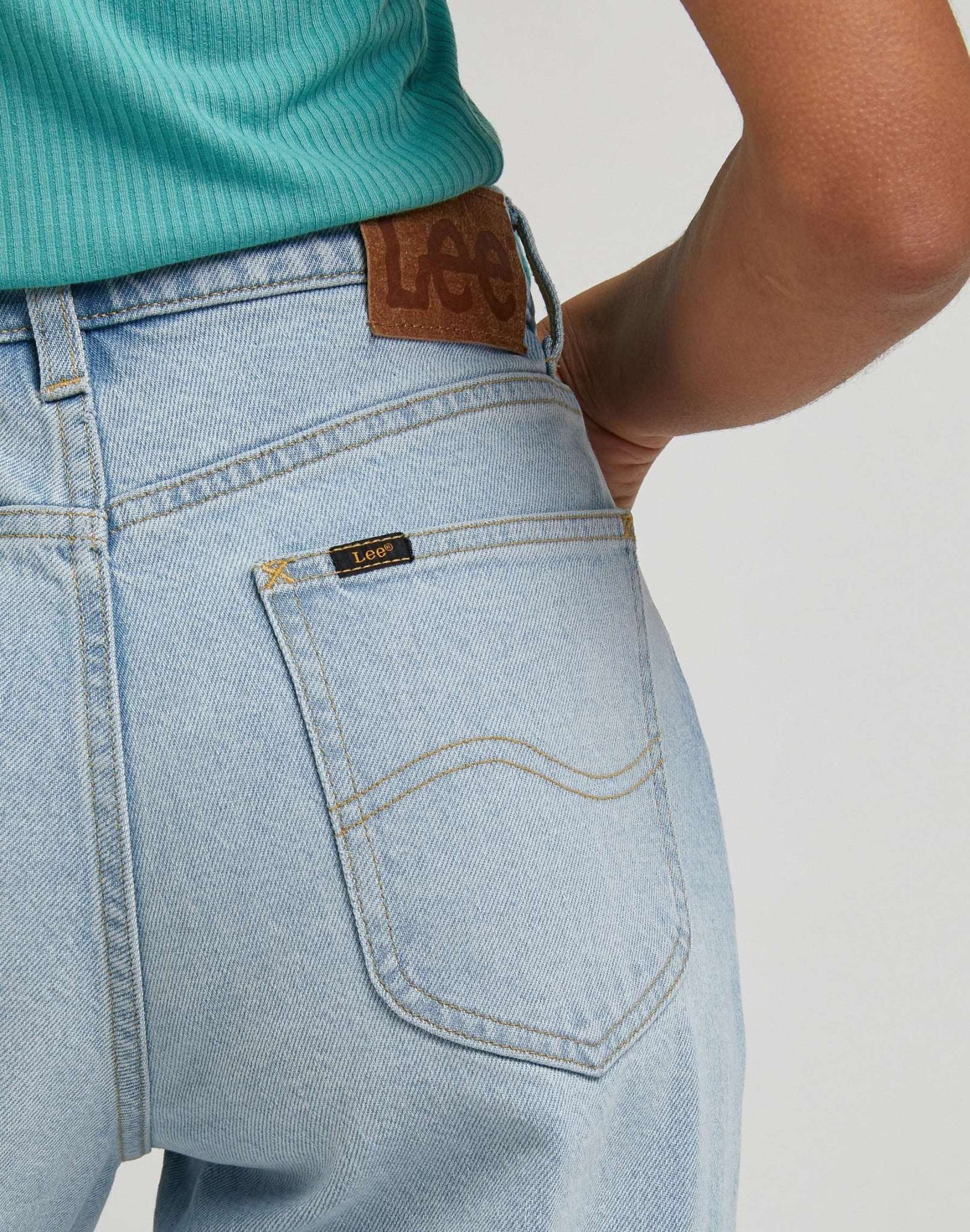 Jane in Soft Diffused Jeans Lee