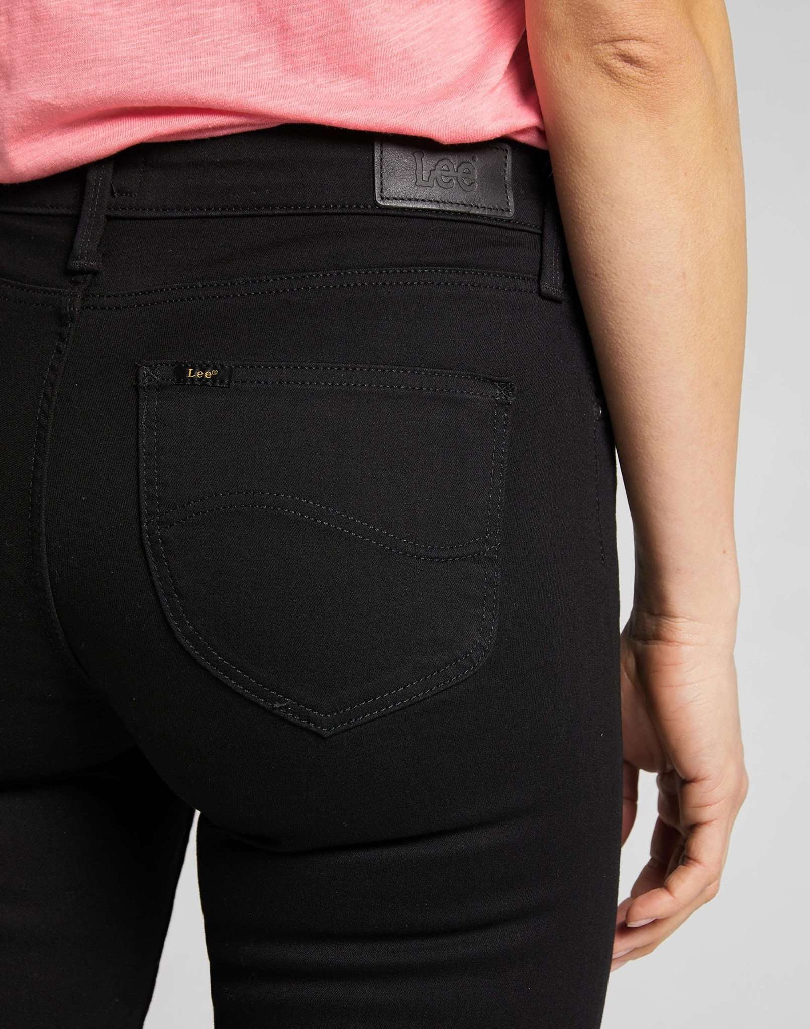 Scarlett in Black Rinse Jeans Lee