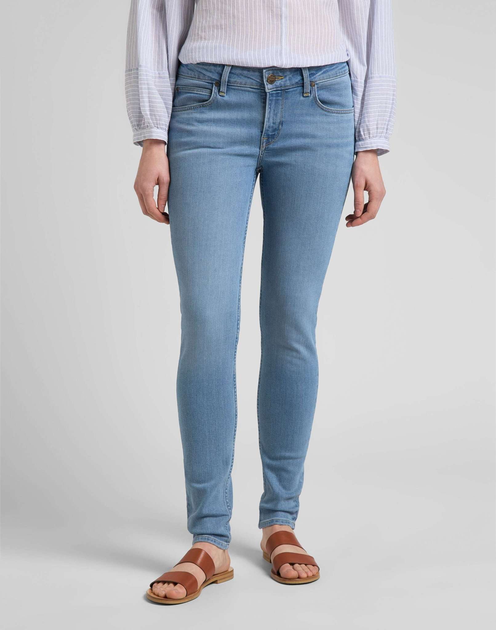 Scarlett in Mid Charly Jeans Lee