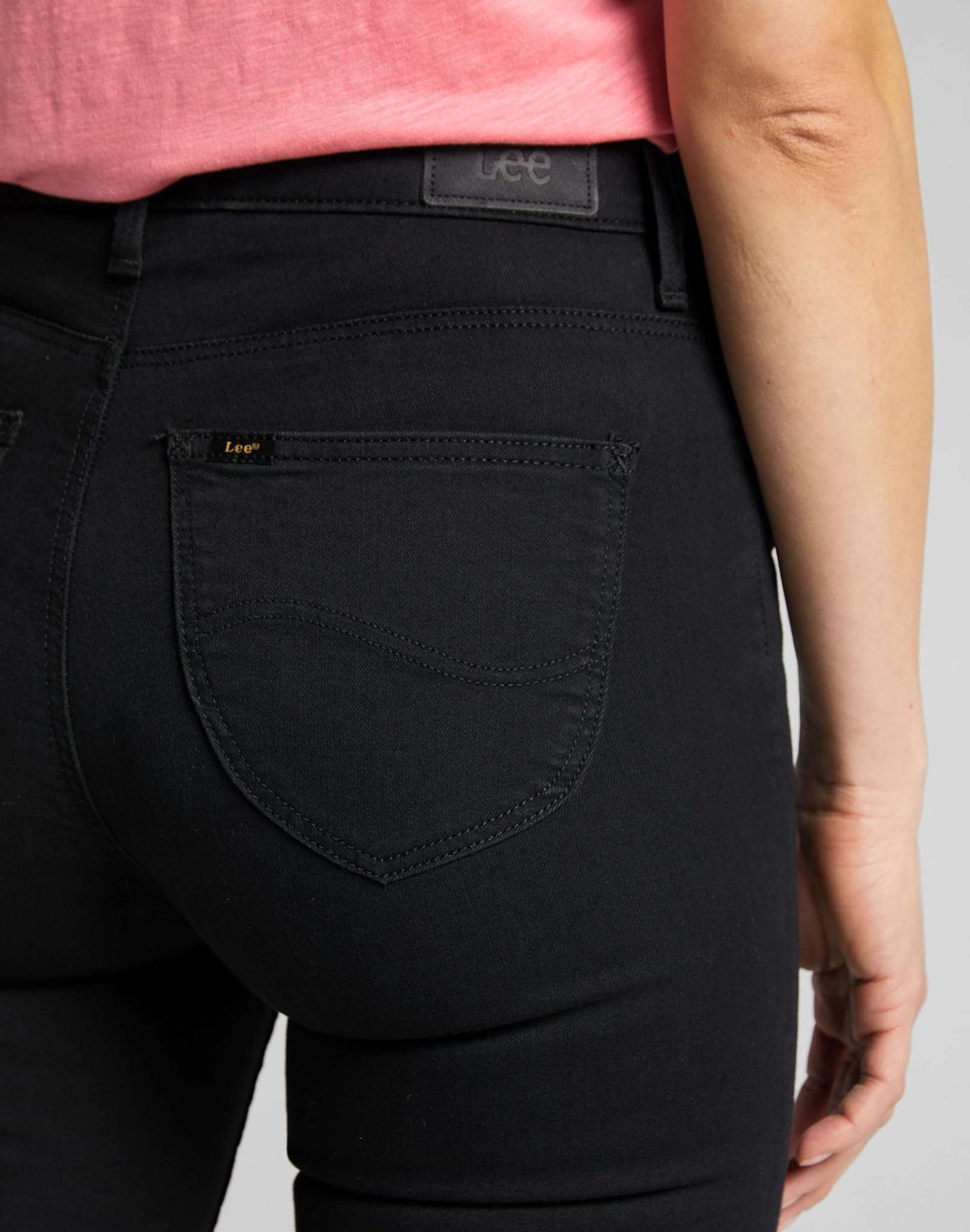 Scarlett High in Black Rinse Jeans Lee