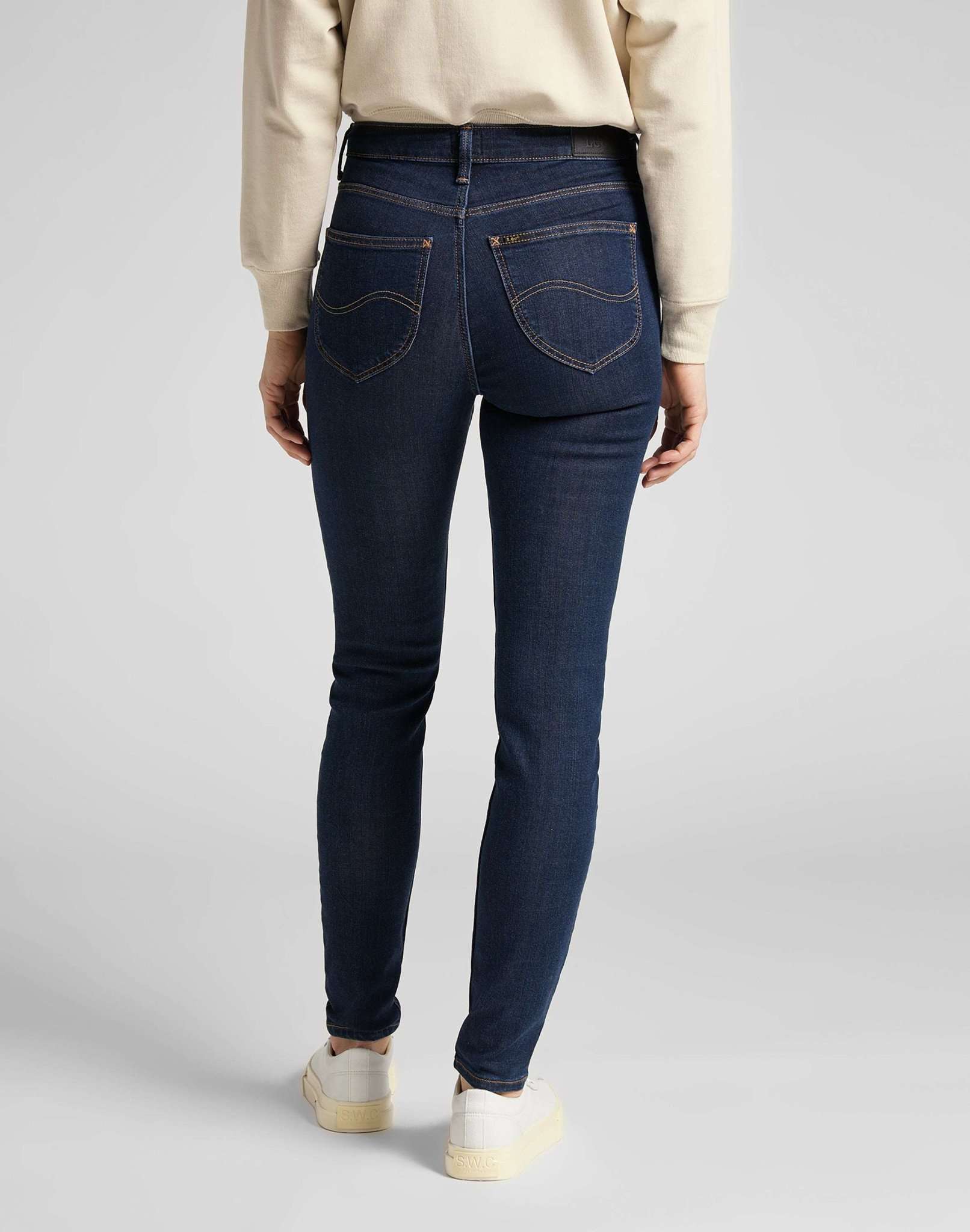 Scarlett High in Tonal Stonewash Jeans Lee