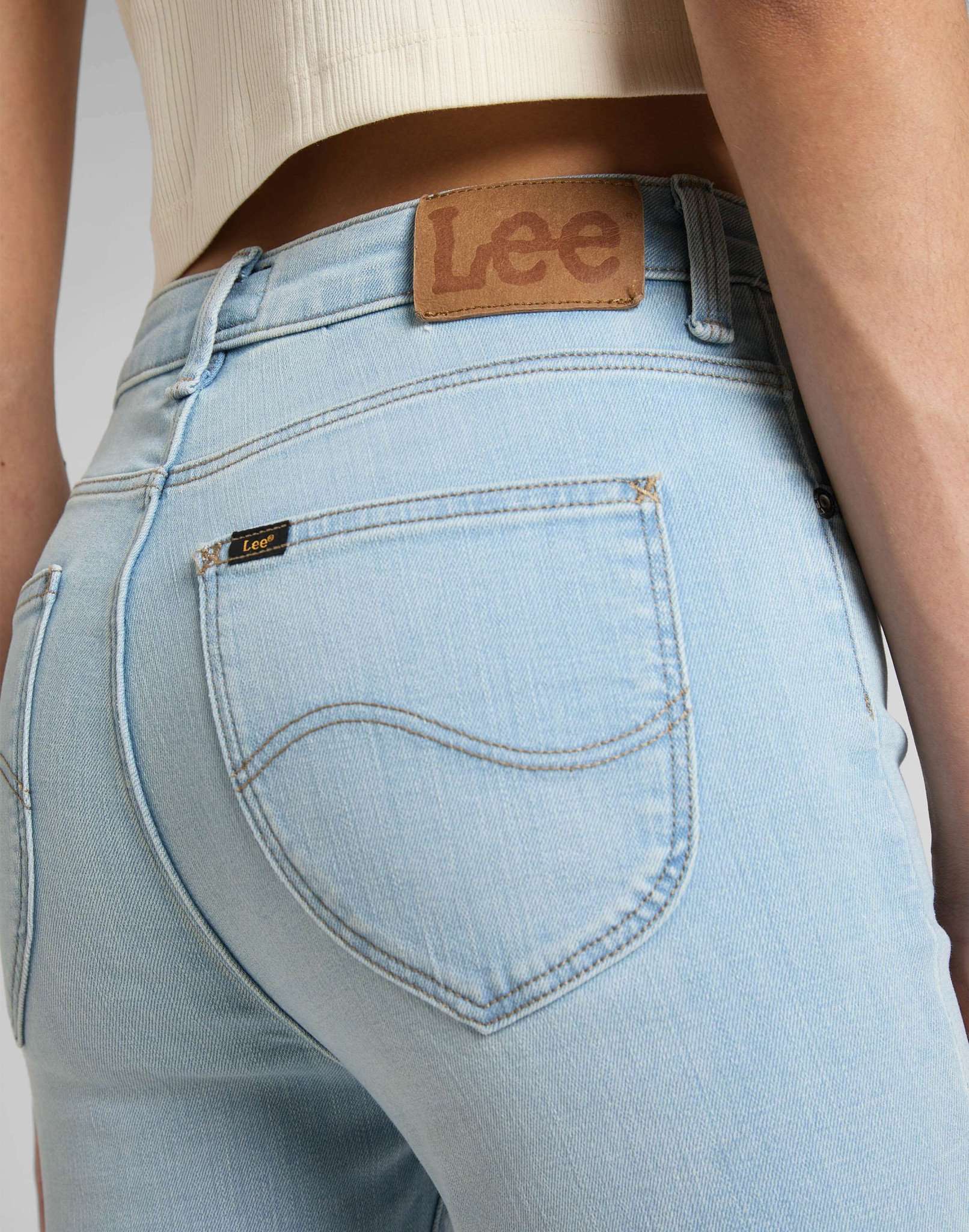 Scarlett High in Joanna Light Jeans Lee