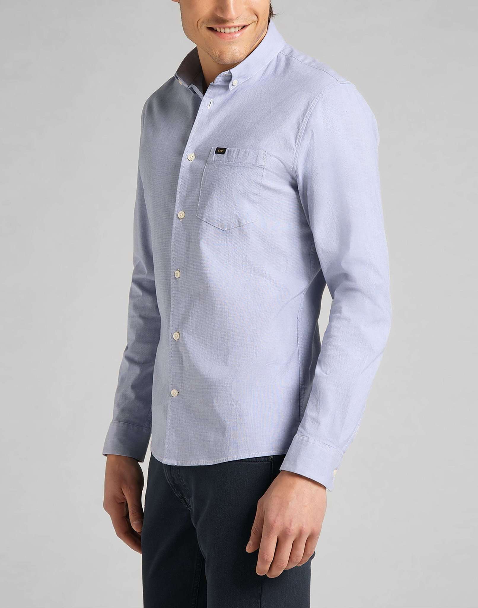 Slim Button Down Shirt in Washed Blue Hemden Lee