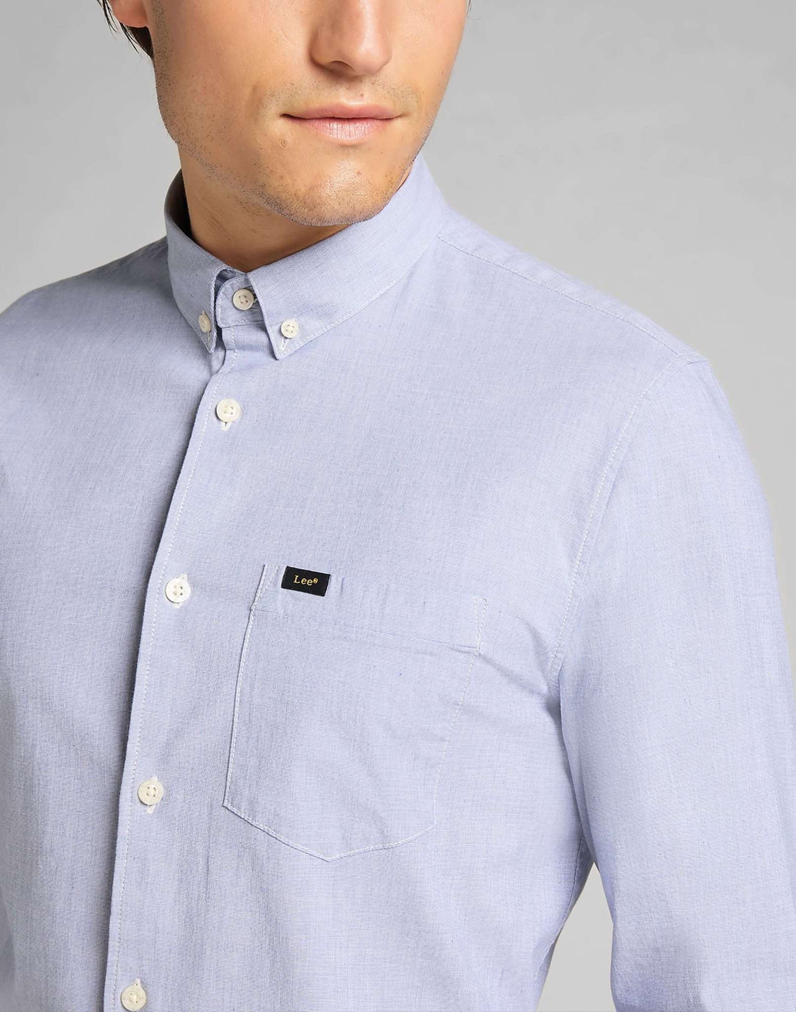 Slim Button Down Shirt in Washed Blue Hemden Lee