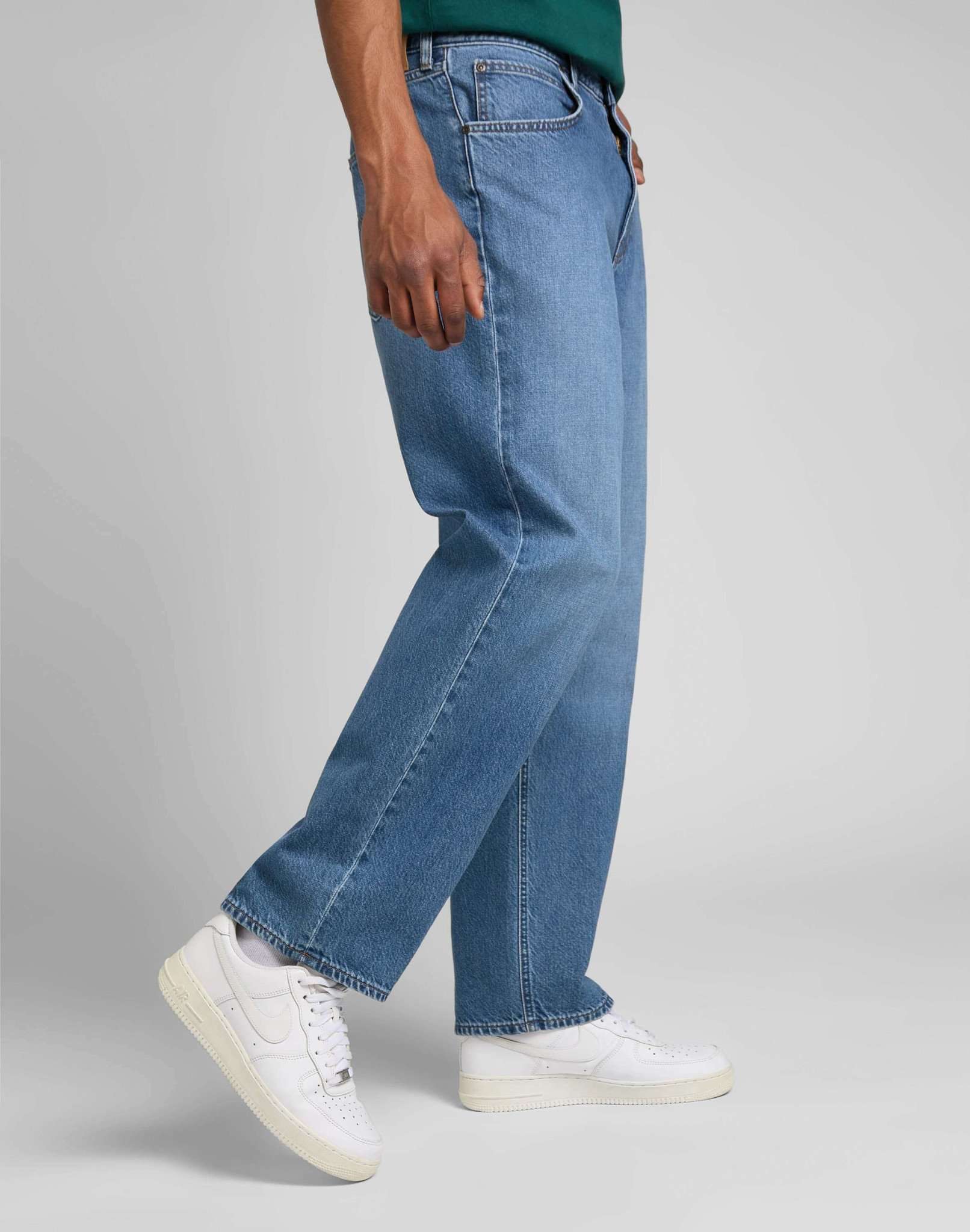 Asher in Worker Mid Jeans Lee
