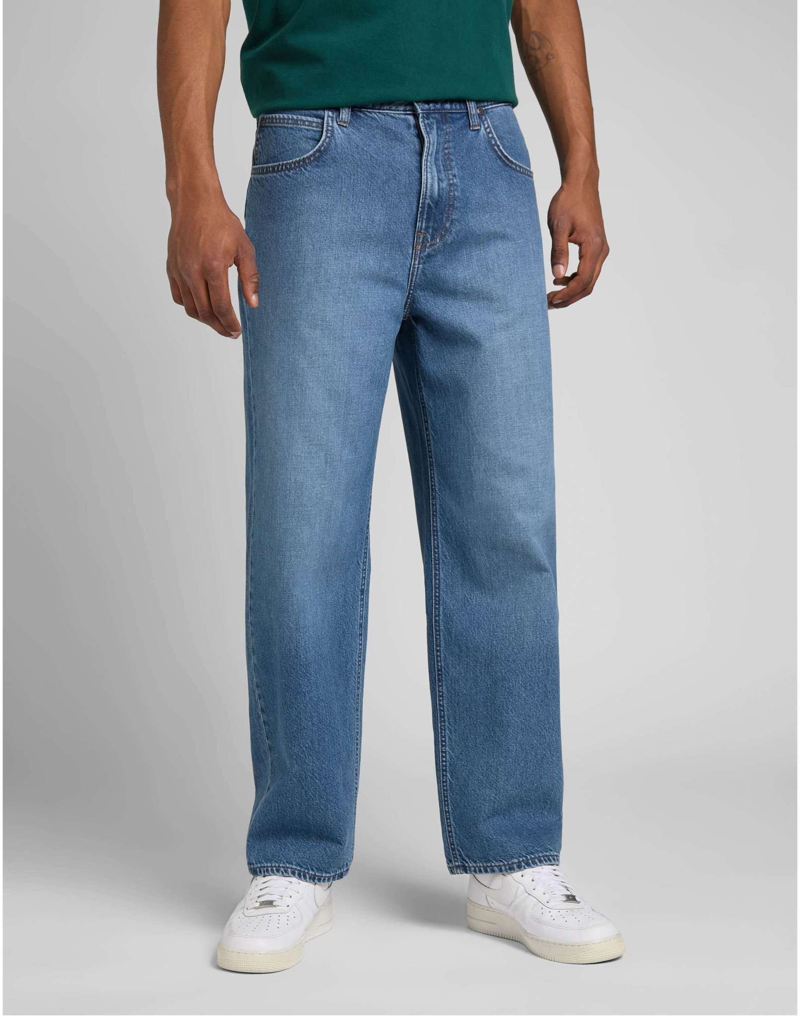 Asher in Worker Mid Jeans Lee