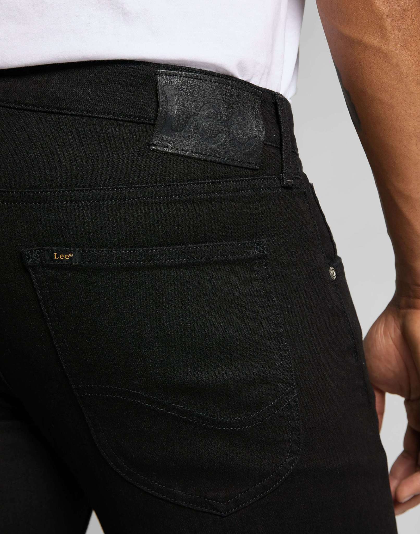 Luke Low Stretch in Clean Black Jeans Lee
