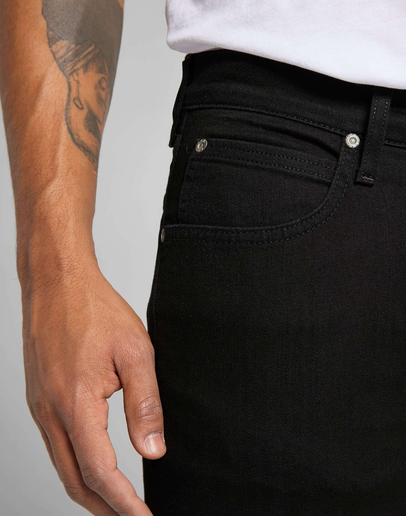 Luke Low Stretch in Clean Black Jeans Lee