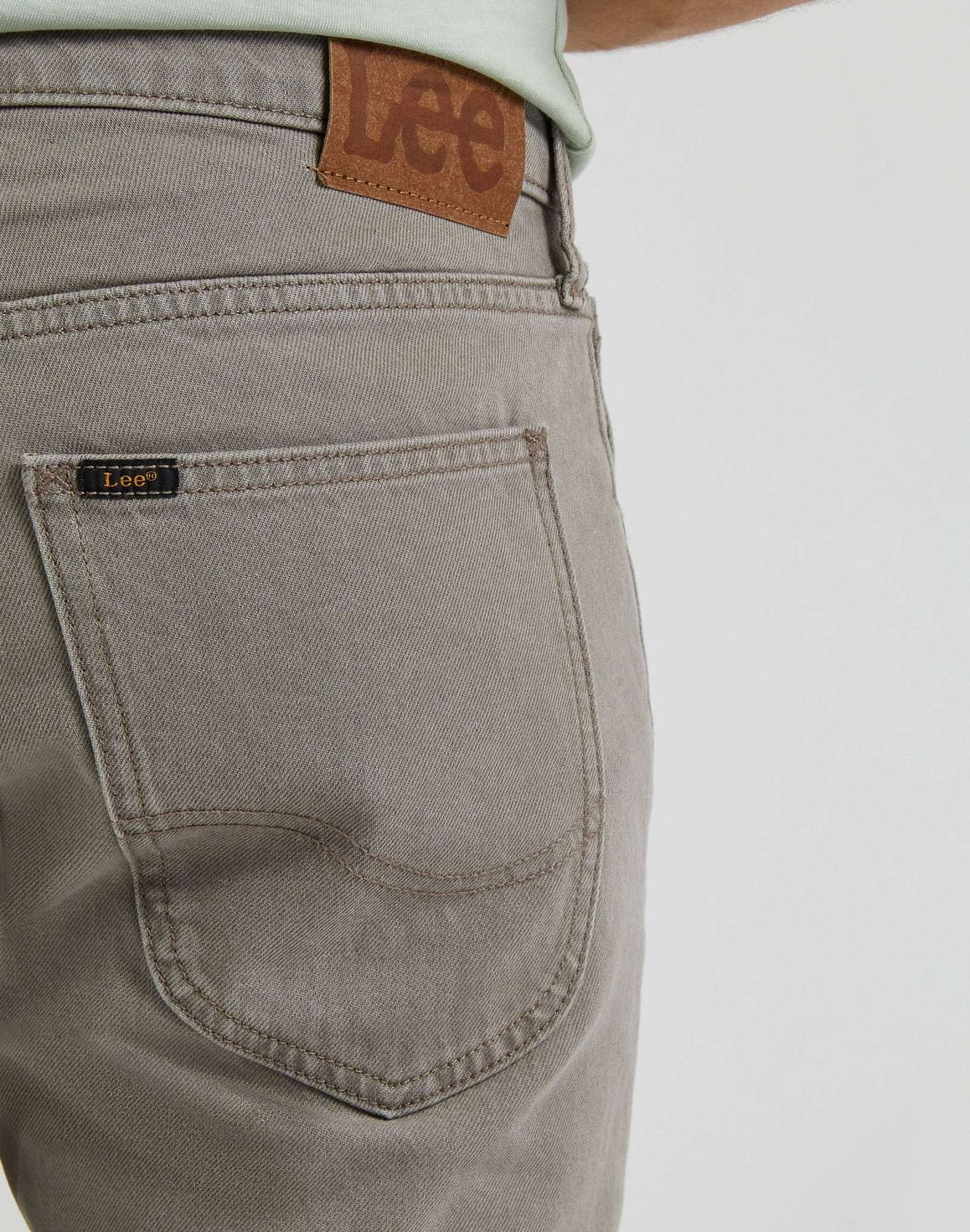 Luke Low Stretch in Mushroom Light Hosen Lee