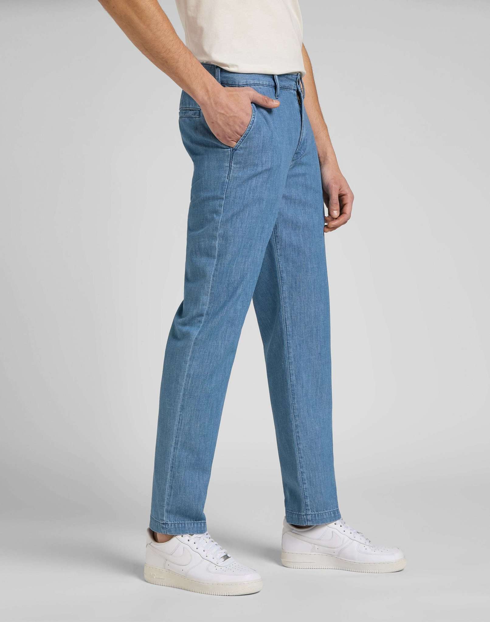 Regular Chino in Light Wash Jeans Lee