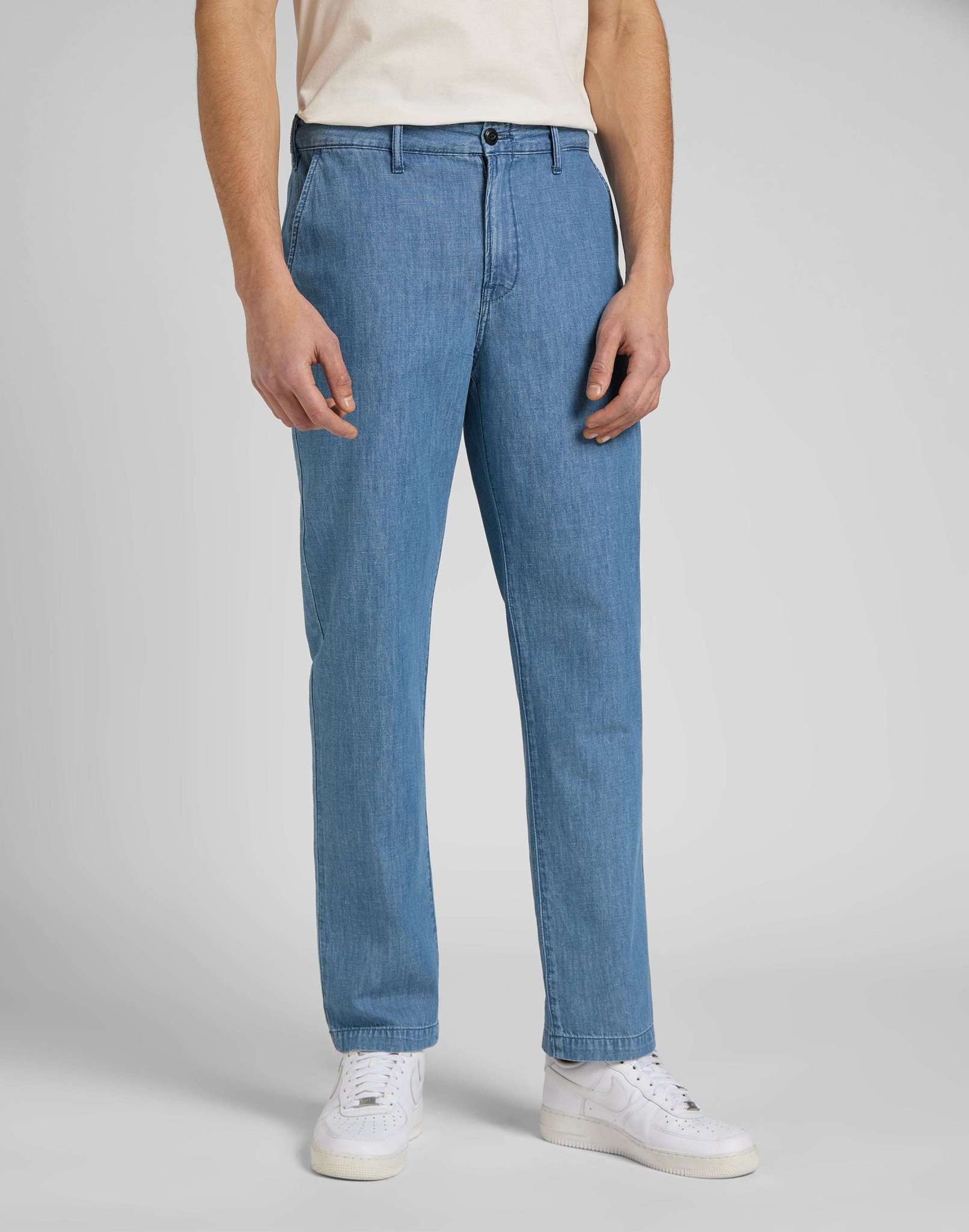 Regular Chino in Light Wash Jeans Lee