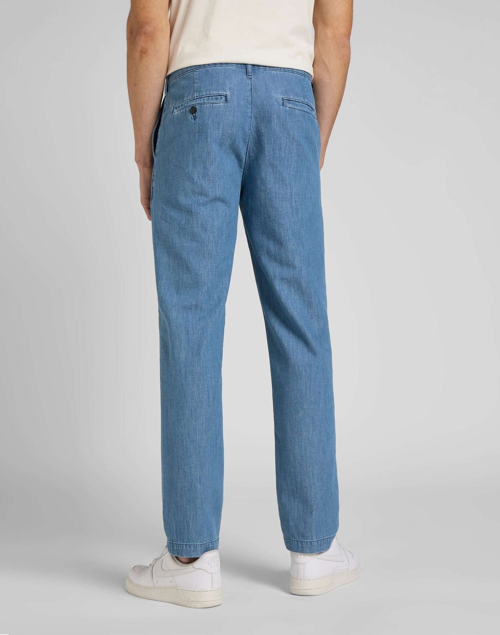 Regular Chino in Light Wash Jeans Lee