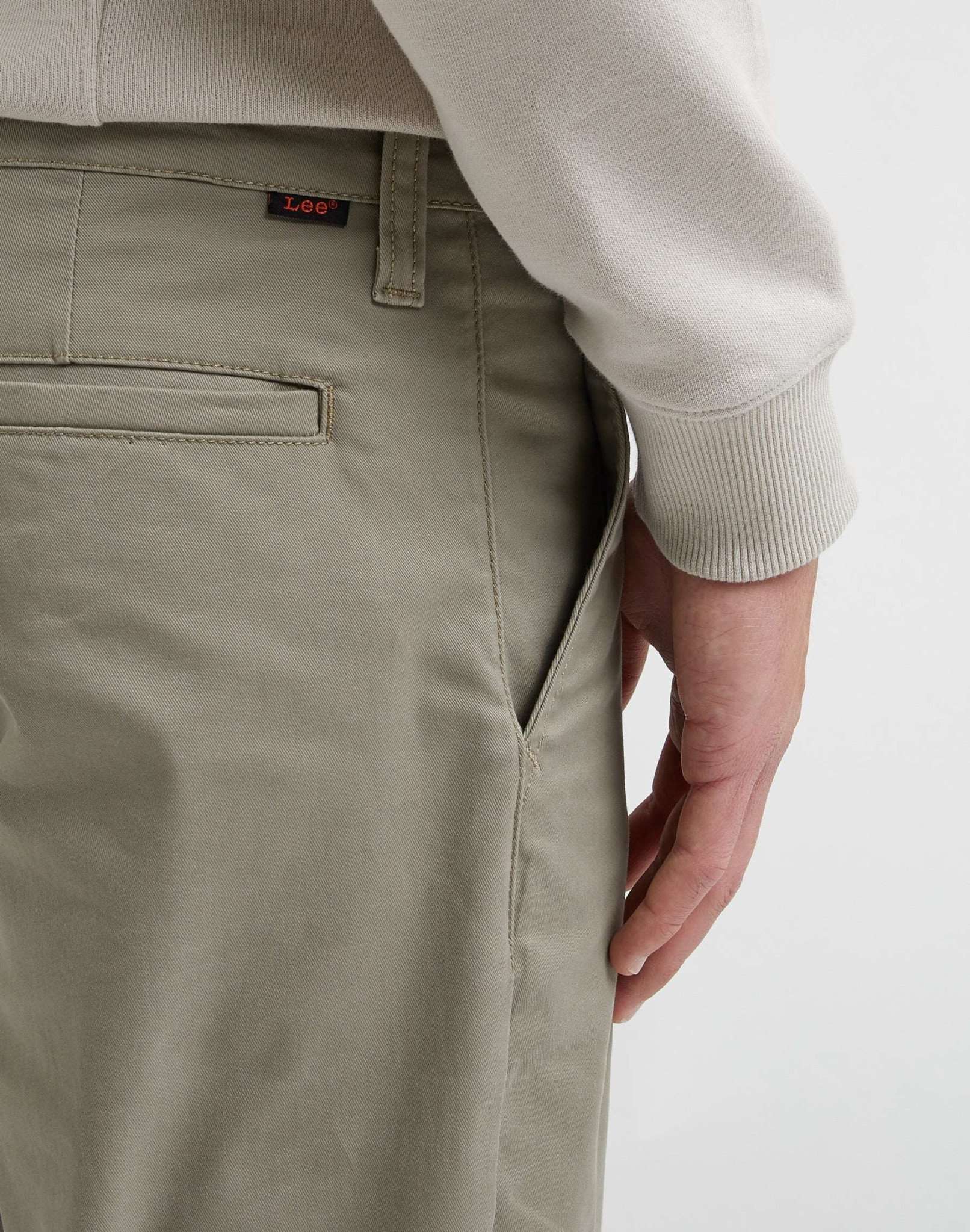 Regular Chino in Mushroom Hosen Lee