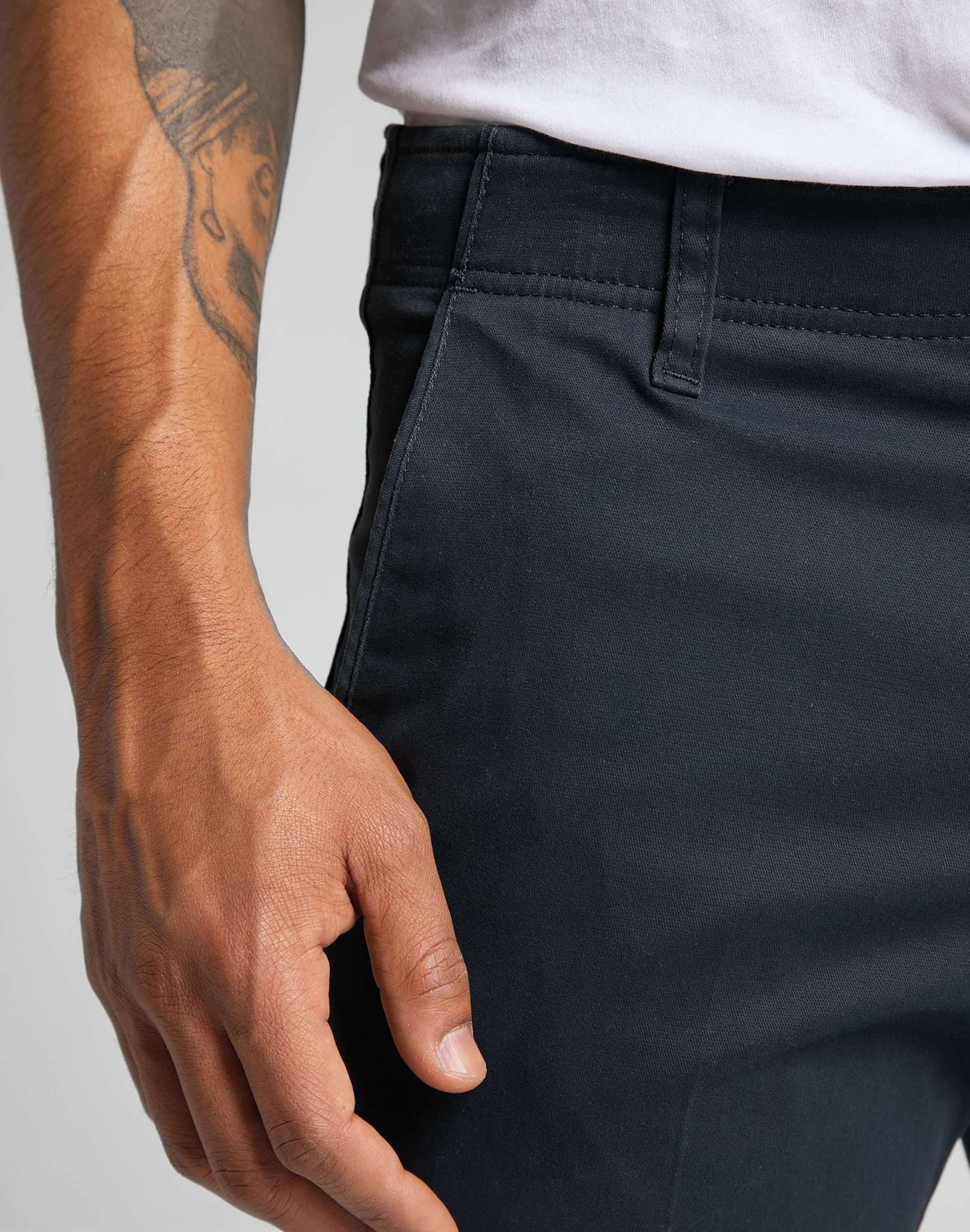 Slim Chino XC in Navy Chinos Lee