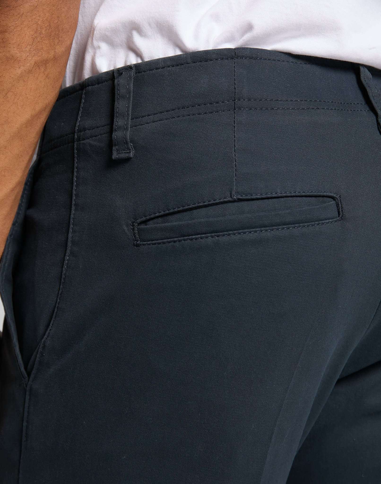 Slim Chino XC in Navy Chinos Lee