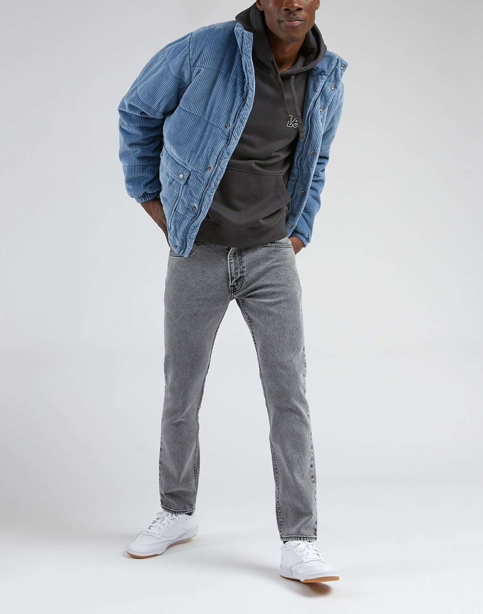 Seasonal Logo Hoodie in Washed Black Kapuzenpullover Lee