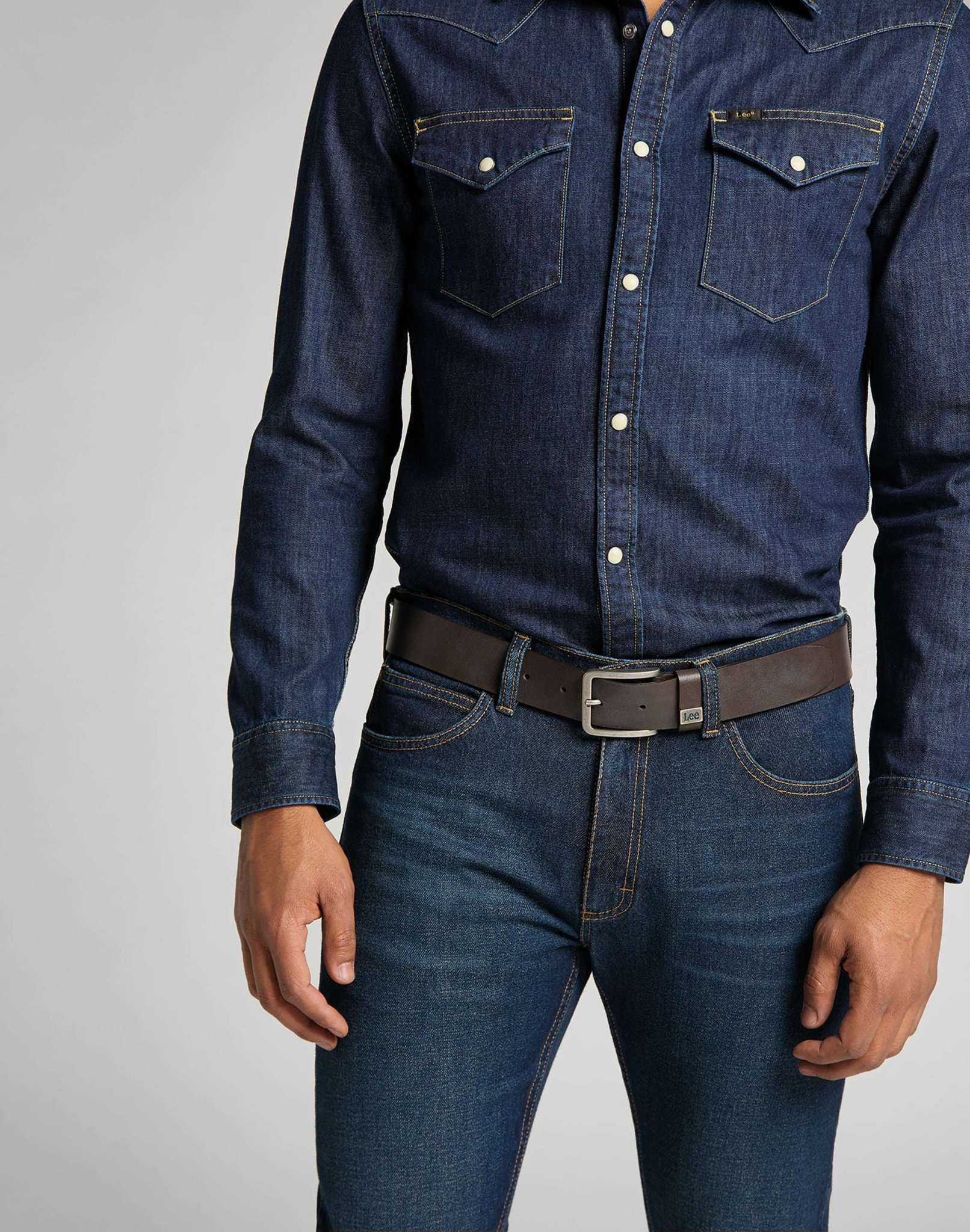 Small Logo Belt in Dark Brown Gürtel Lee