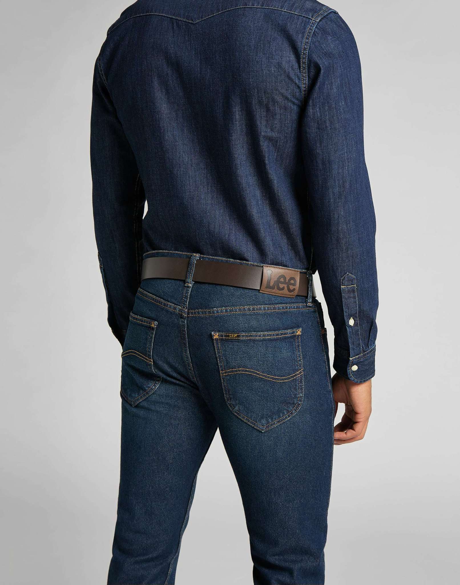 Small Logo Belt in Dark Brown Gürtel Lee