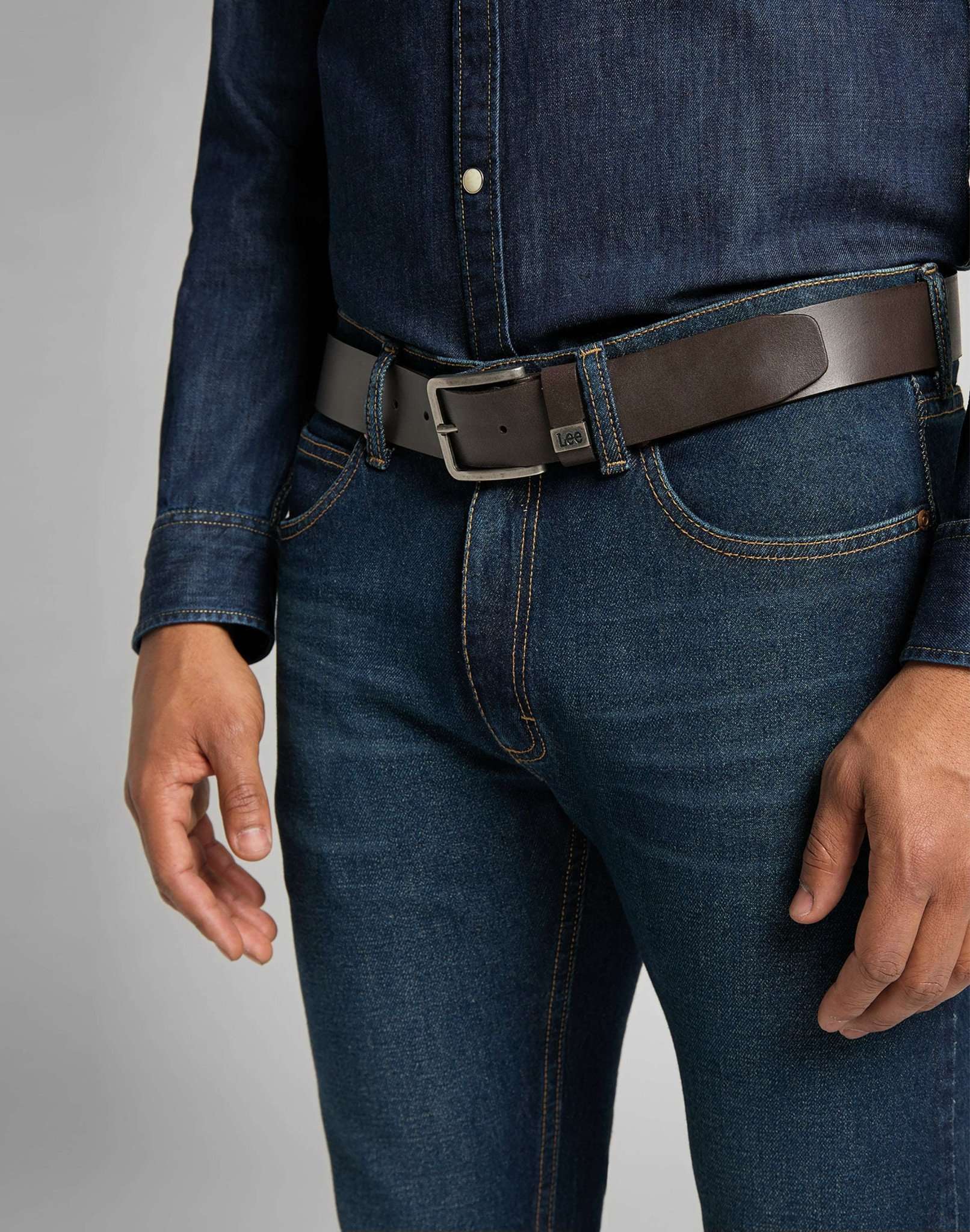 Small Logo Belt in Dark Brown Gürtel Lee