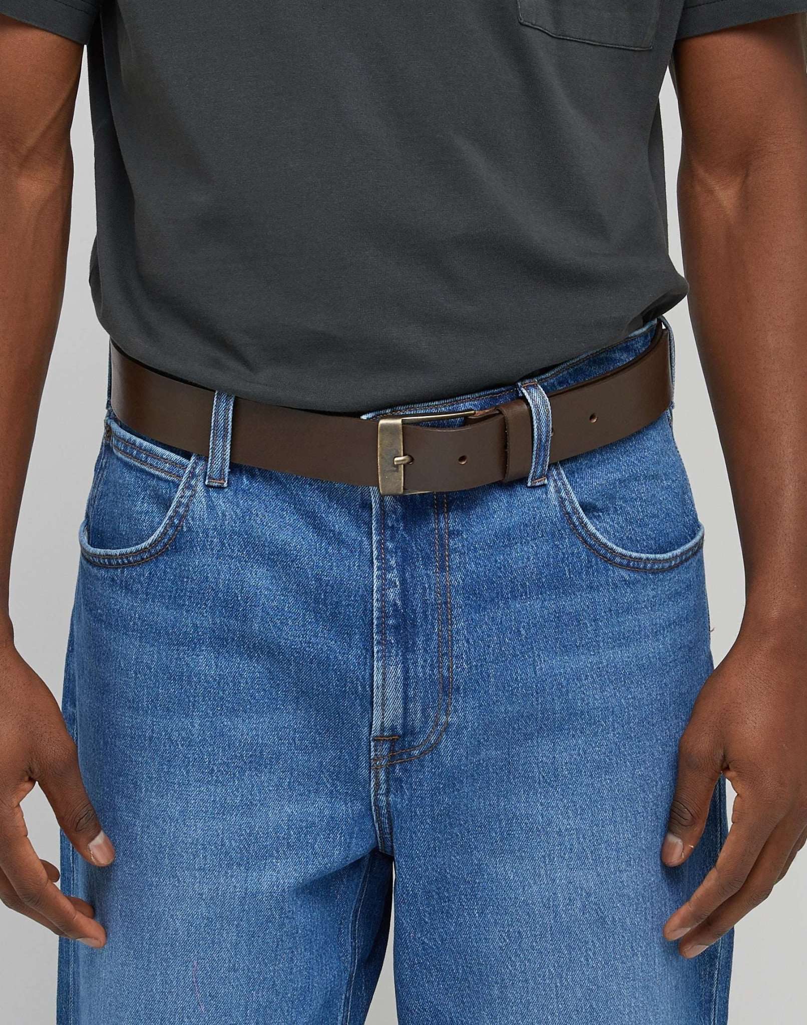 Leather Belt Logo Buckle in Dark Brown Gürtel Lee