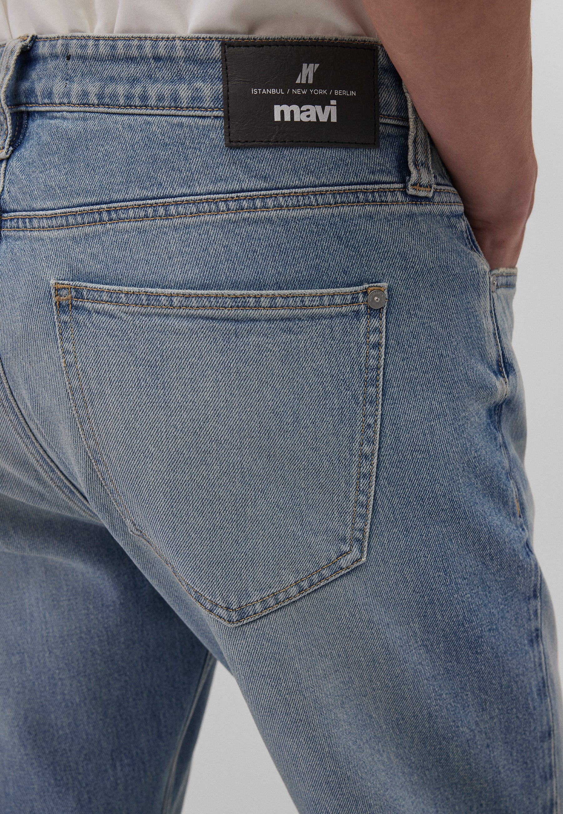 Lisbon in Foggy Used Vintage Jeans Mavi
