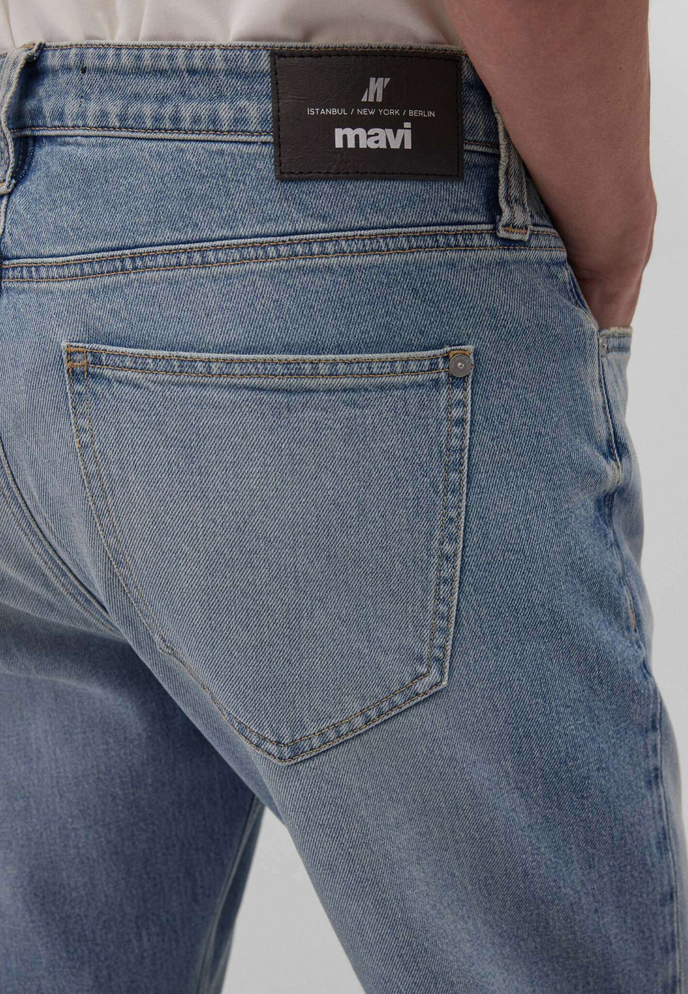 Lisbon in Foggy Used Vintage Jeans Mavi