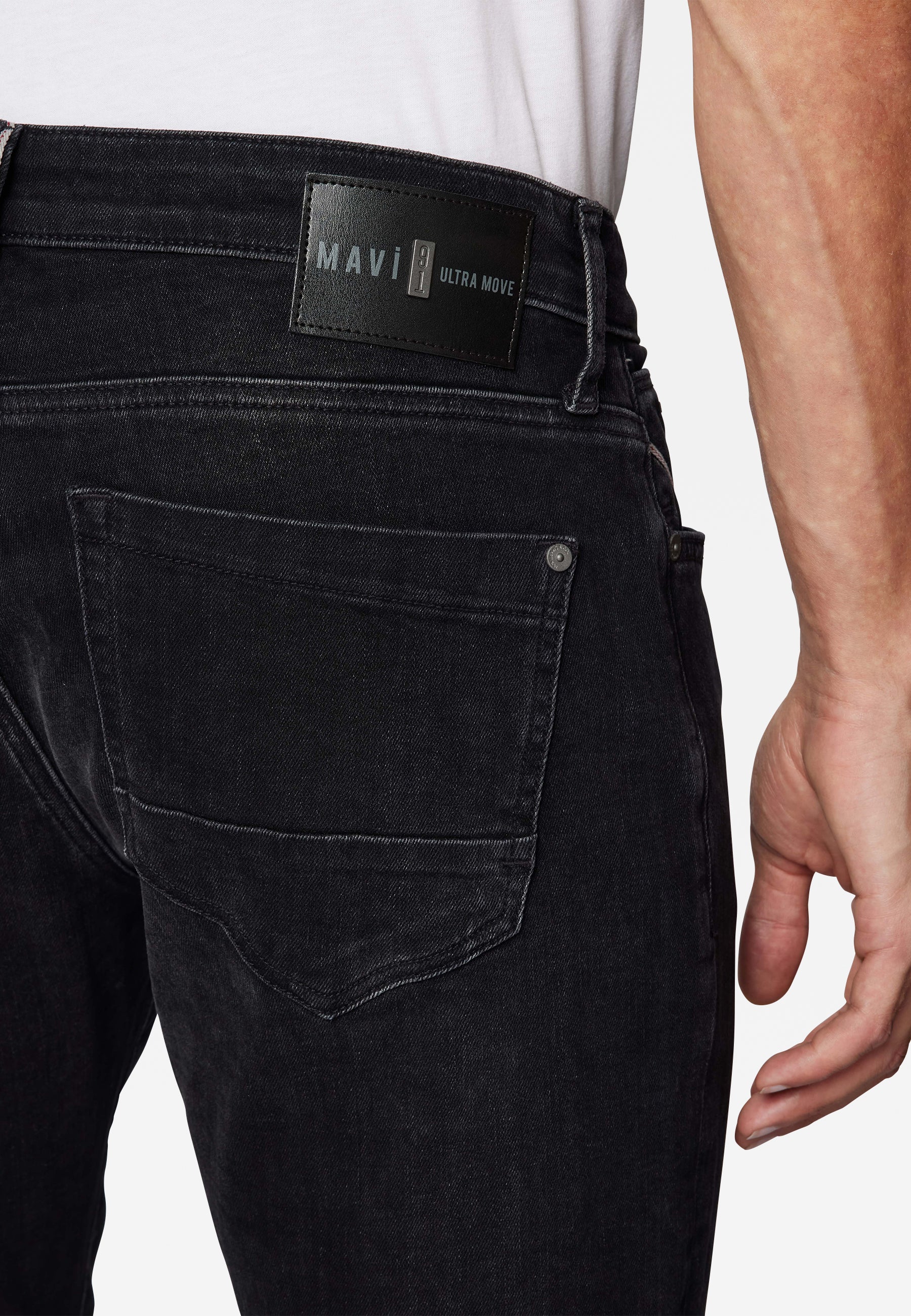Marcus in Dark Smoke Ultra Move Jeans Mavi
