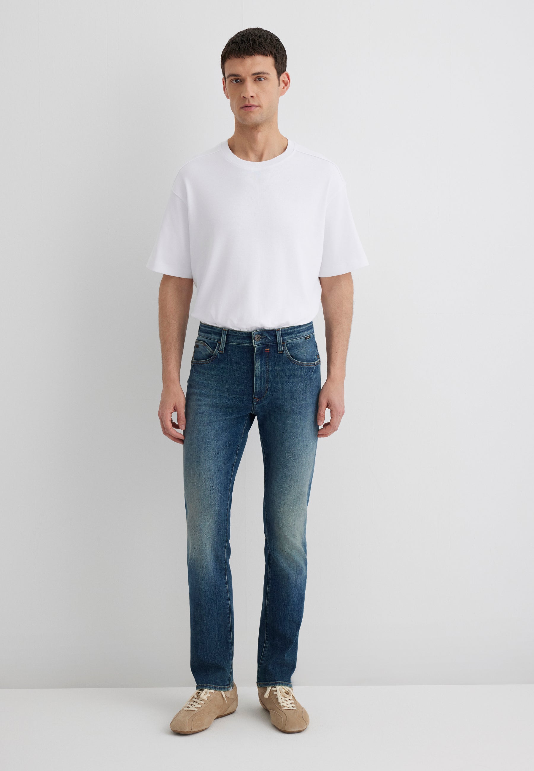 Marcus in Used Indigo Ultra Move Jeans Mavi