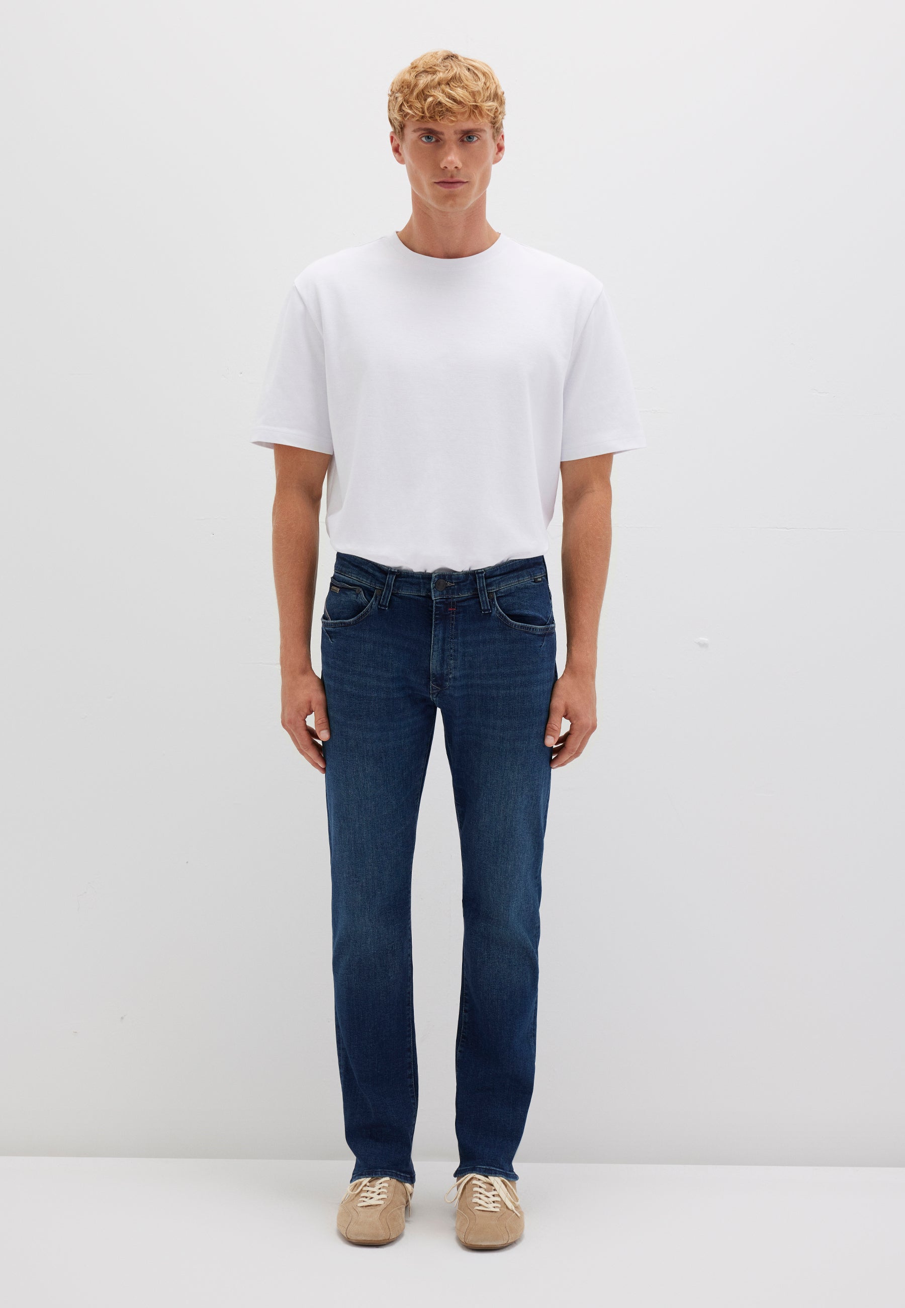 Marcus in Dark Brushed Ultra Move Jeans Mavi
