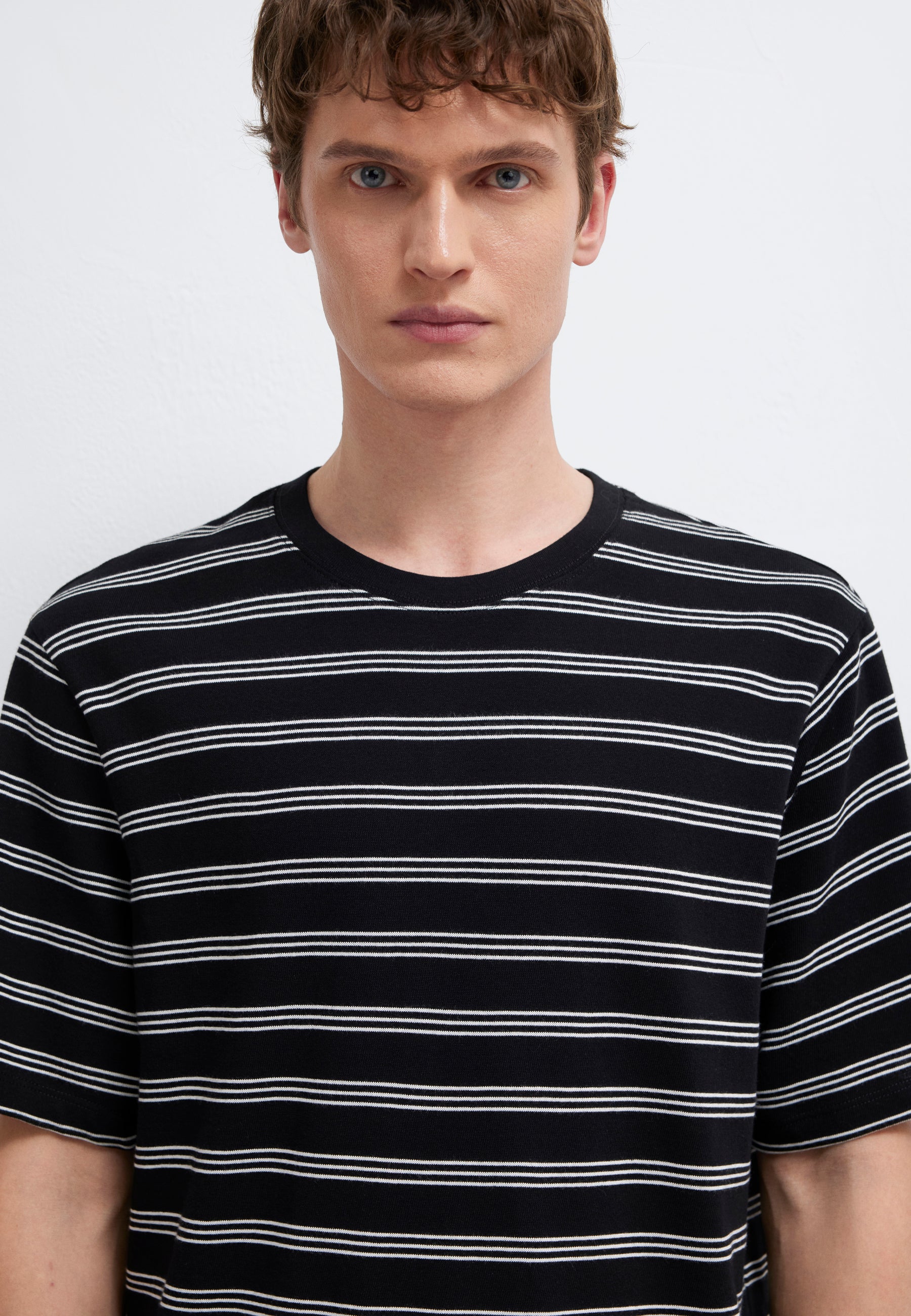 Stripe Tee in Black T-Shirts Mavi