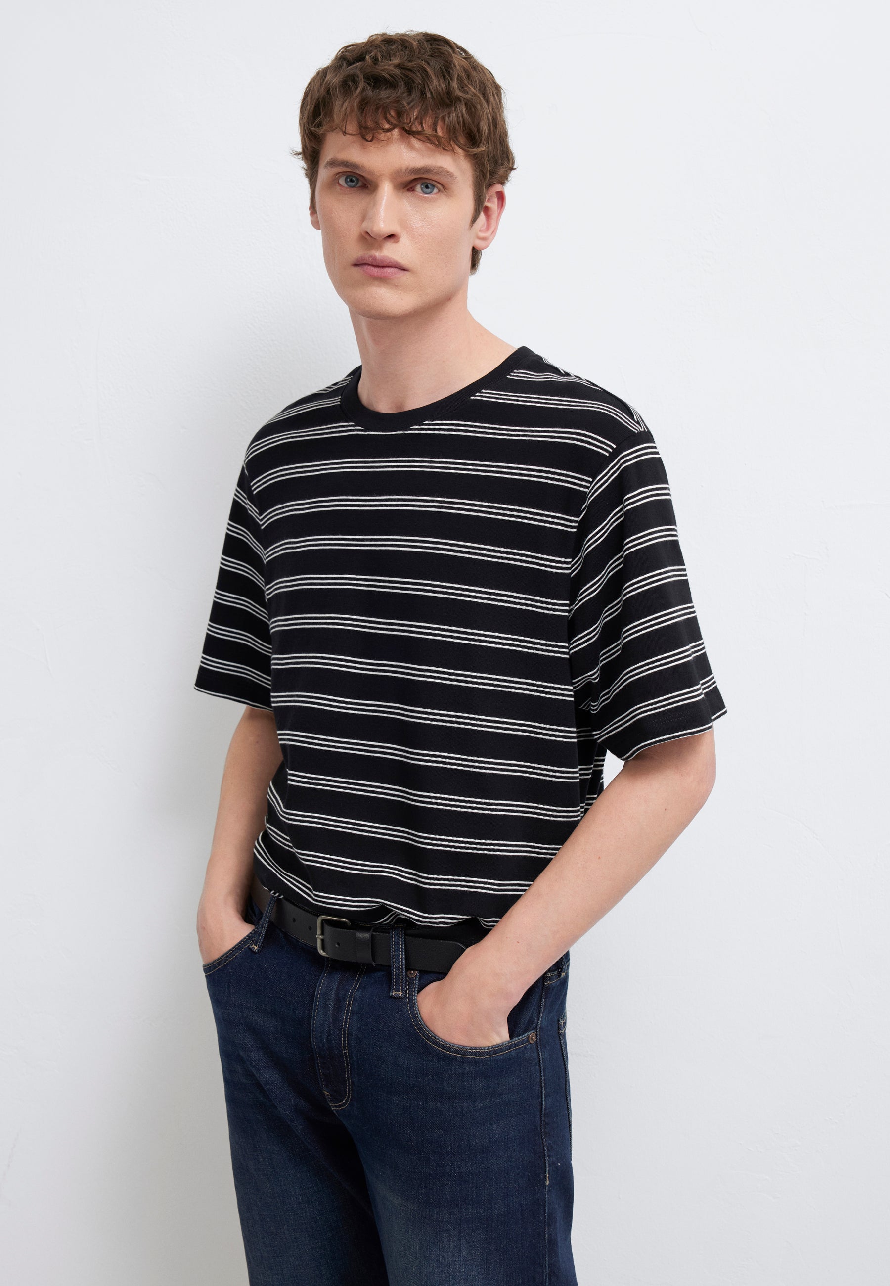 Stripe Tee in Black T-Shirts Mavi