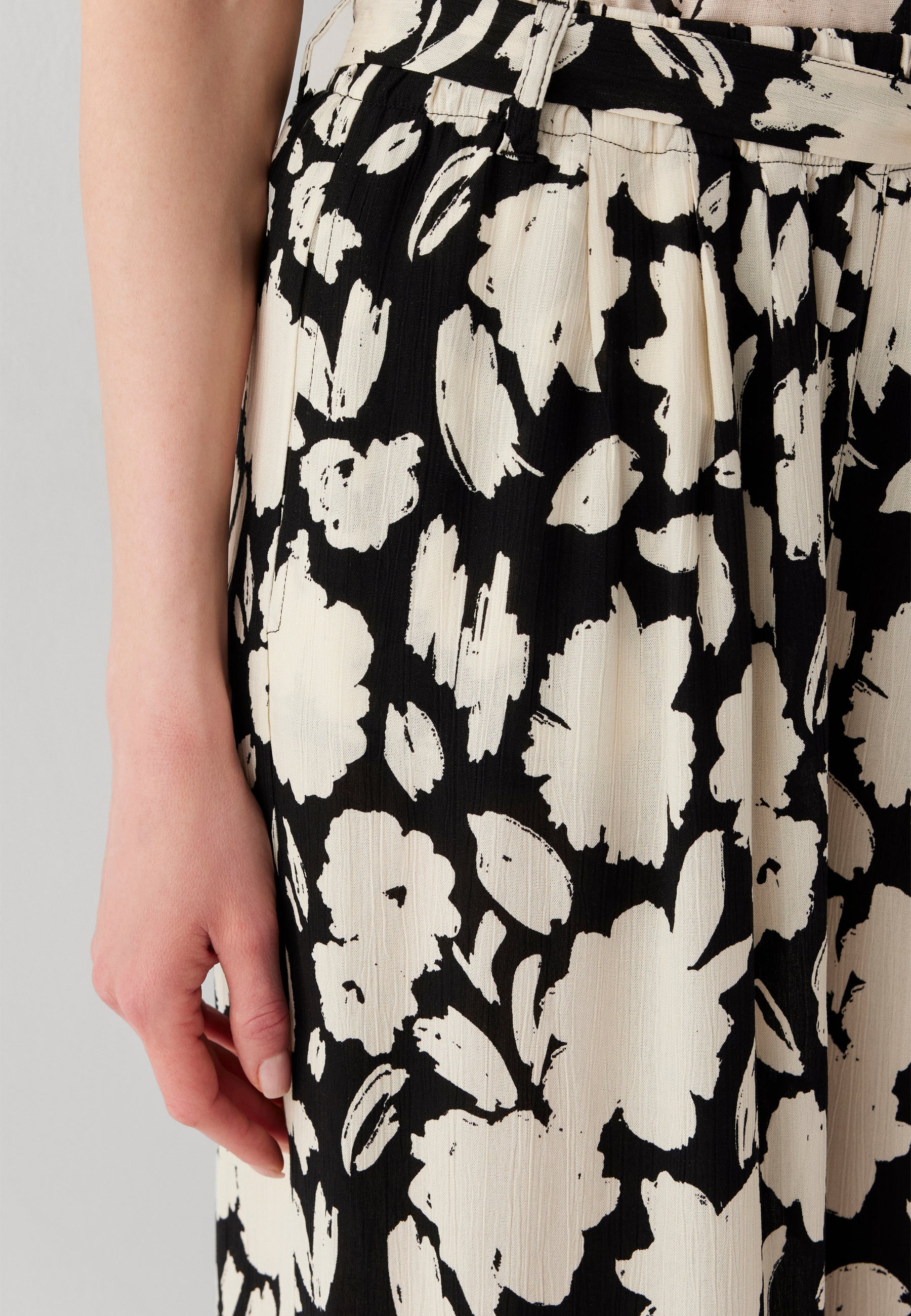 Woven Pants in Stroke Print Hosen Mavi