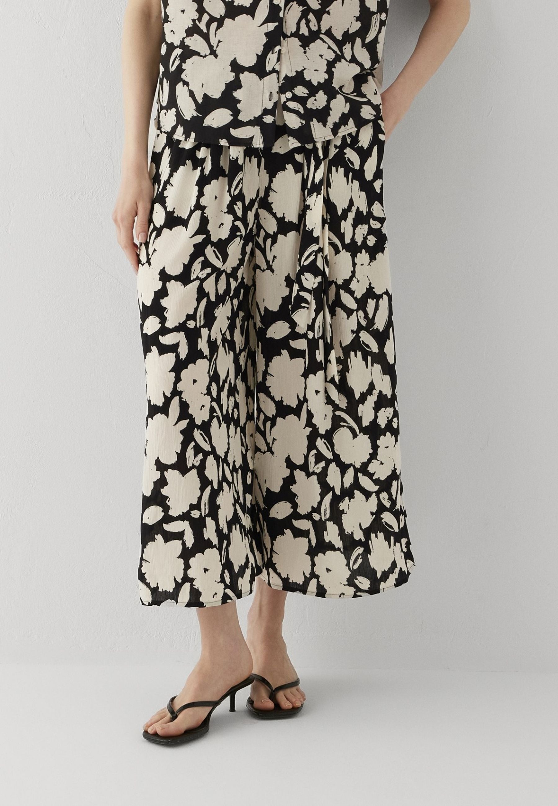 Woven Pants in Stroke Print Hosen Mavi
