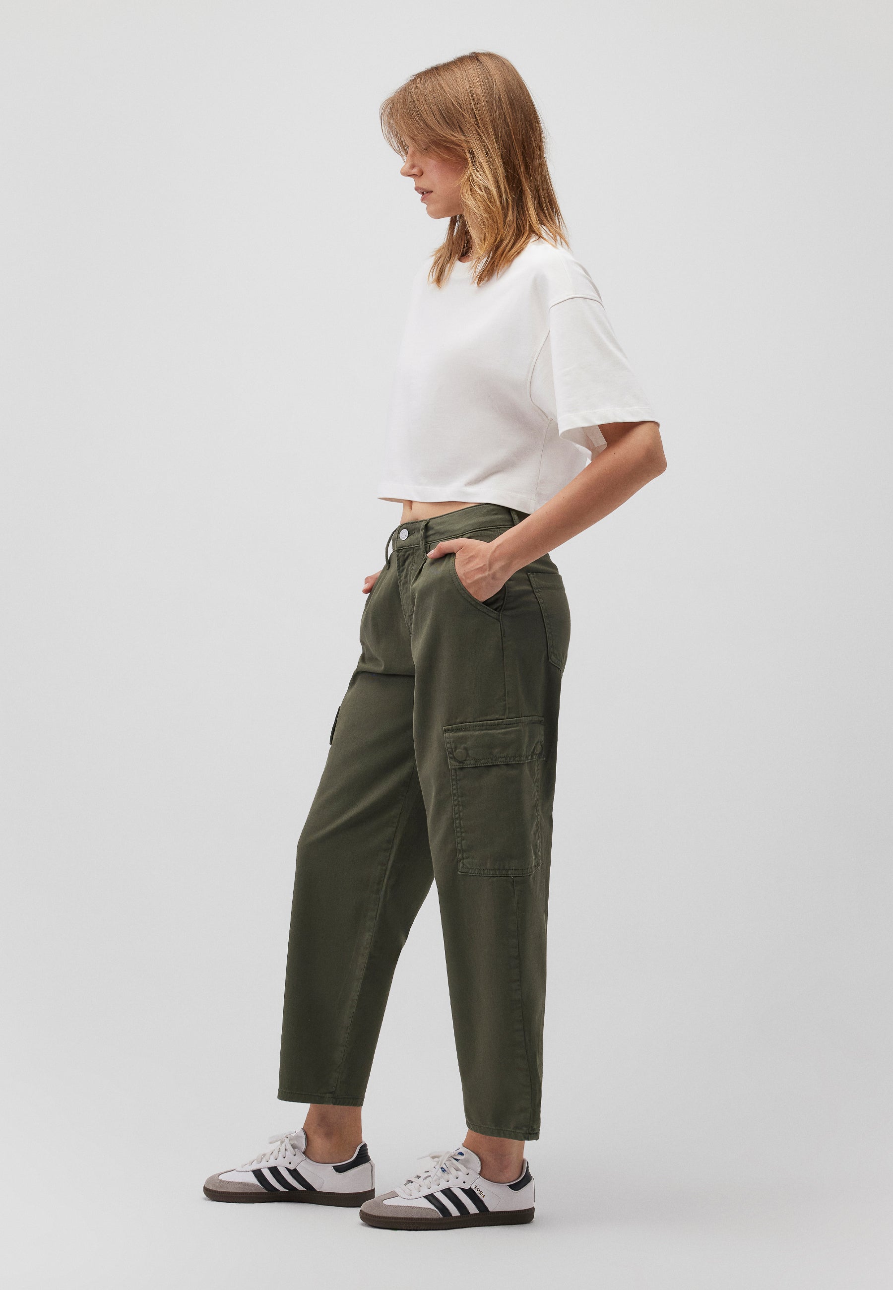 Jacy in Beetle Twill Hosen Mavi